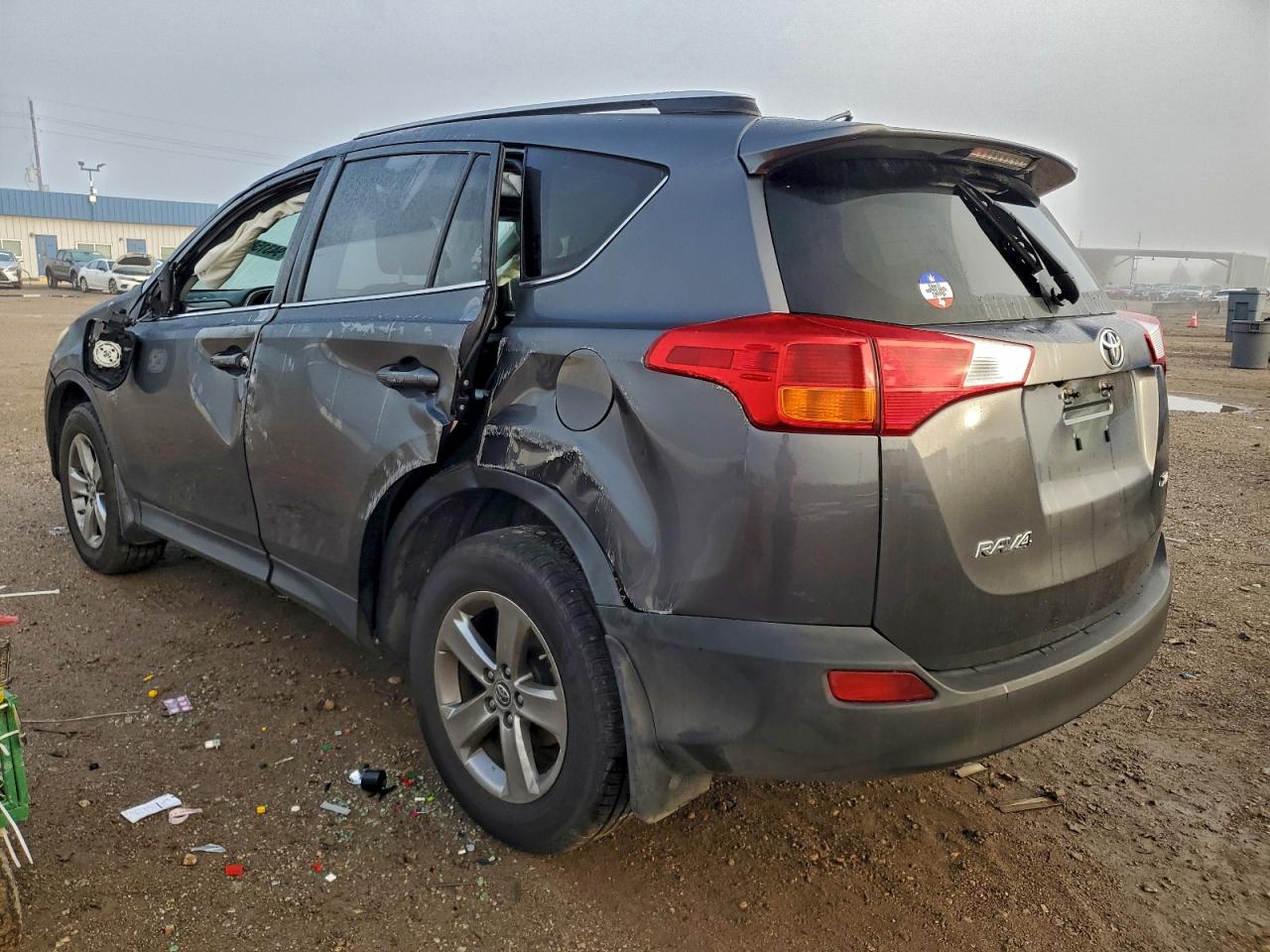 2015 TOYOTA RAV4 XLE photo 2