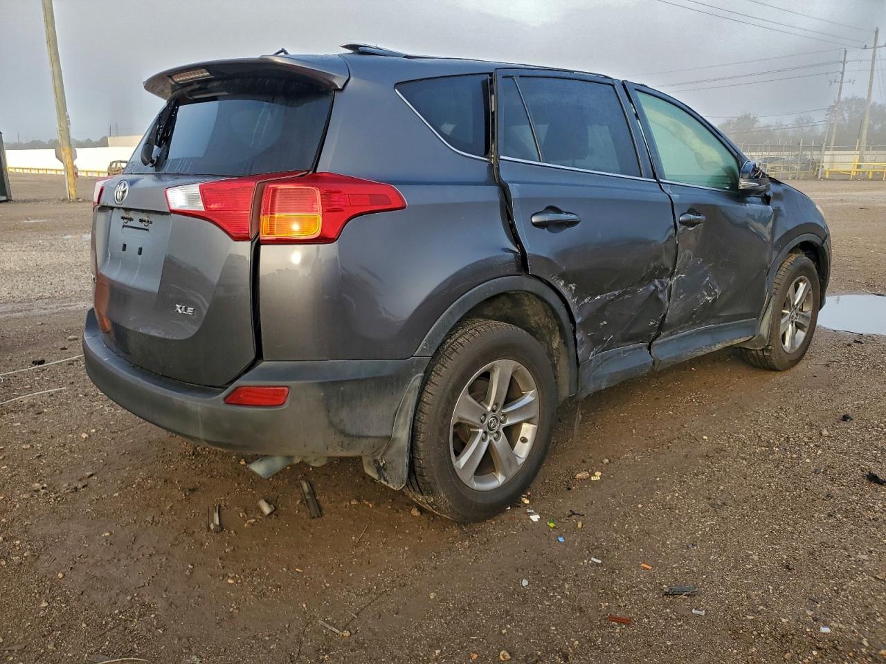 2015 TOYOTA RAV4 XLE photo 3