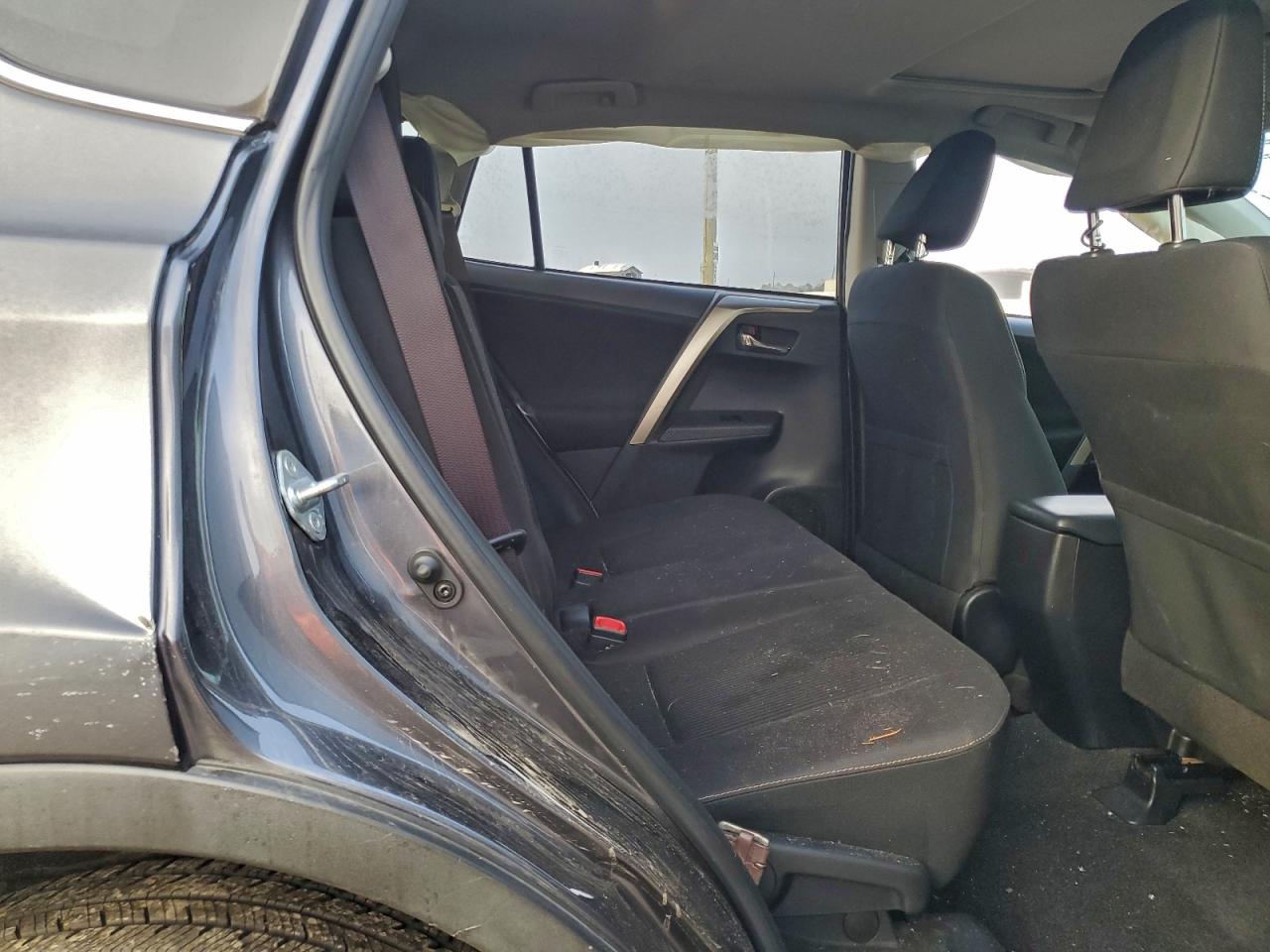 2015 TOYOTA RAV4 XLE photo 10