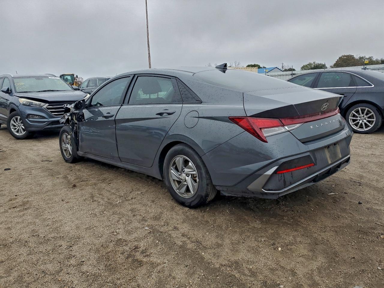2024 HYUNDAI ELANTRA SE photo 2