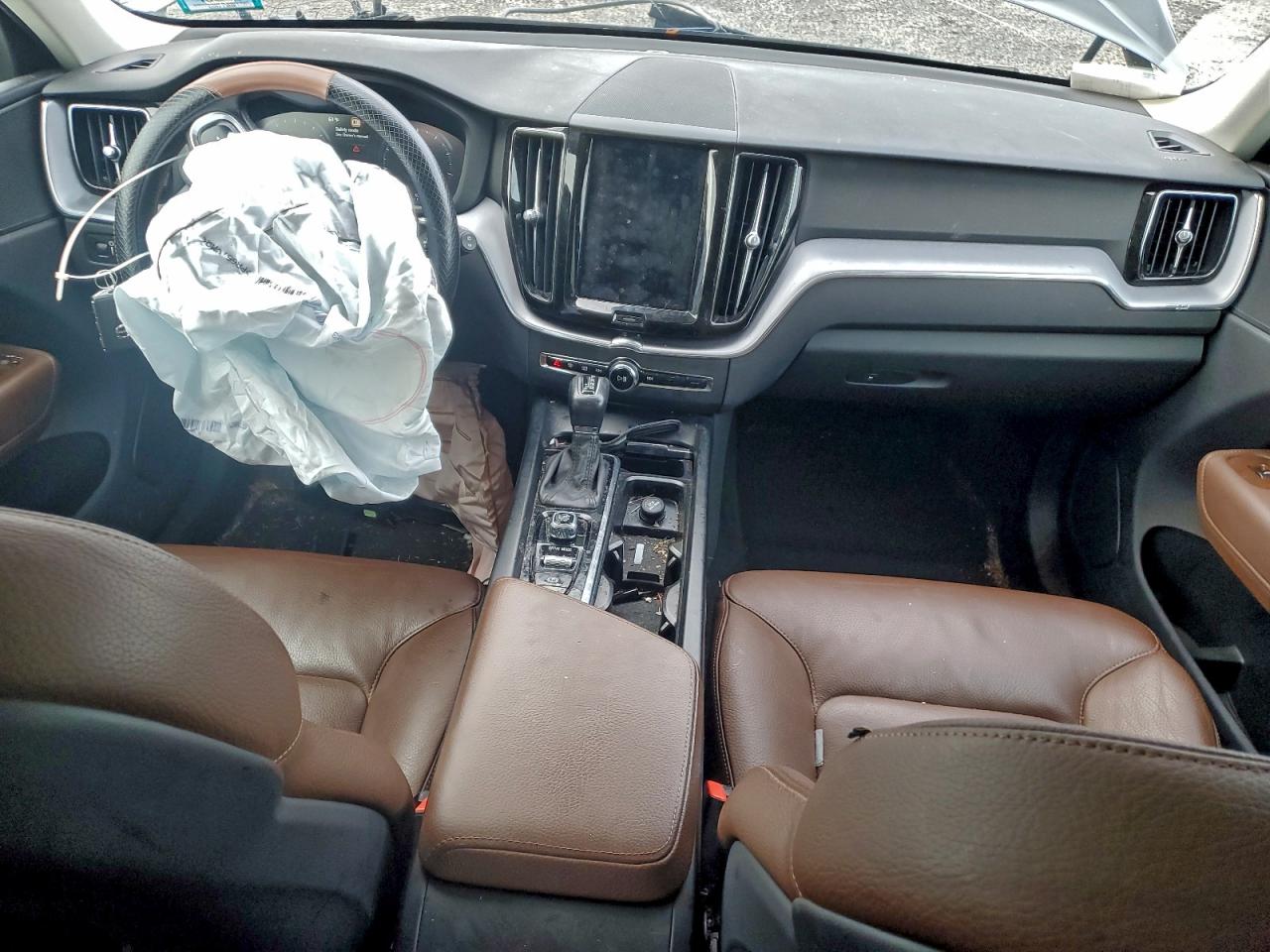 2020 VOLVO XC60 T6 MOMENTUM photo 22