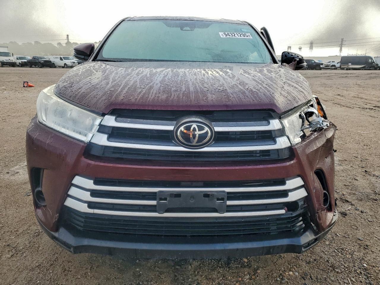2019 TOYOTA HIGHLANDER LE photo 9