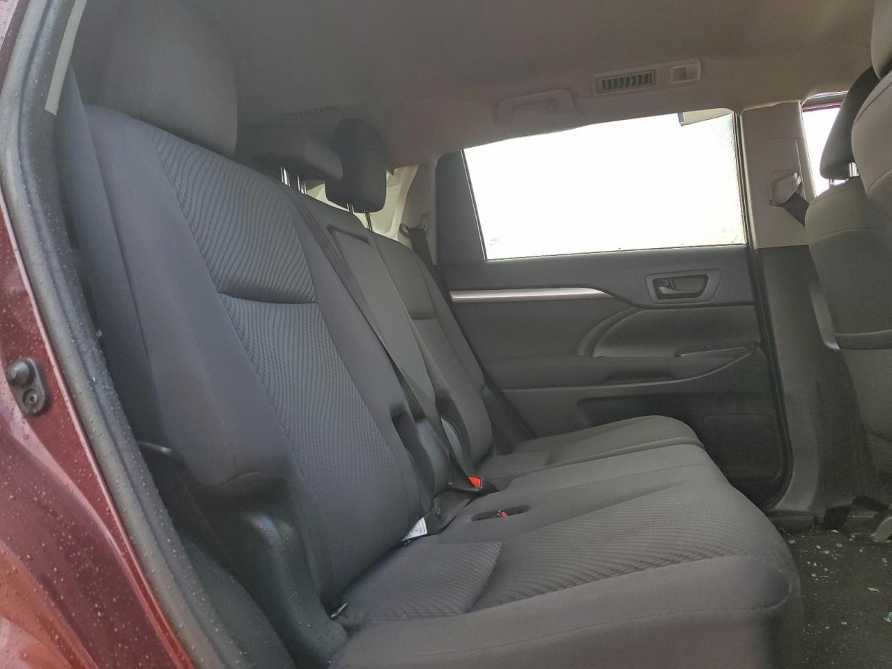 2019 TOYOTA HIGHLANDER LE photo 19