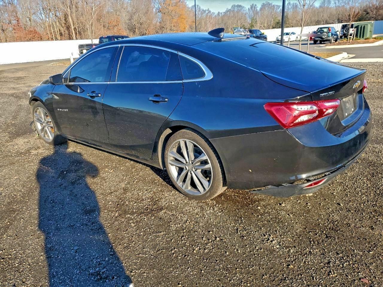 2021 CHEVROLET MALIBU LT photo 3