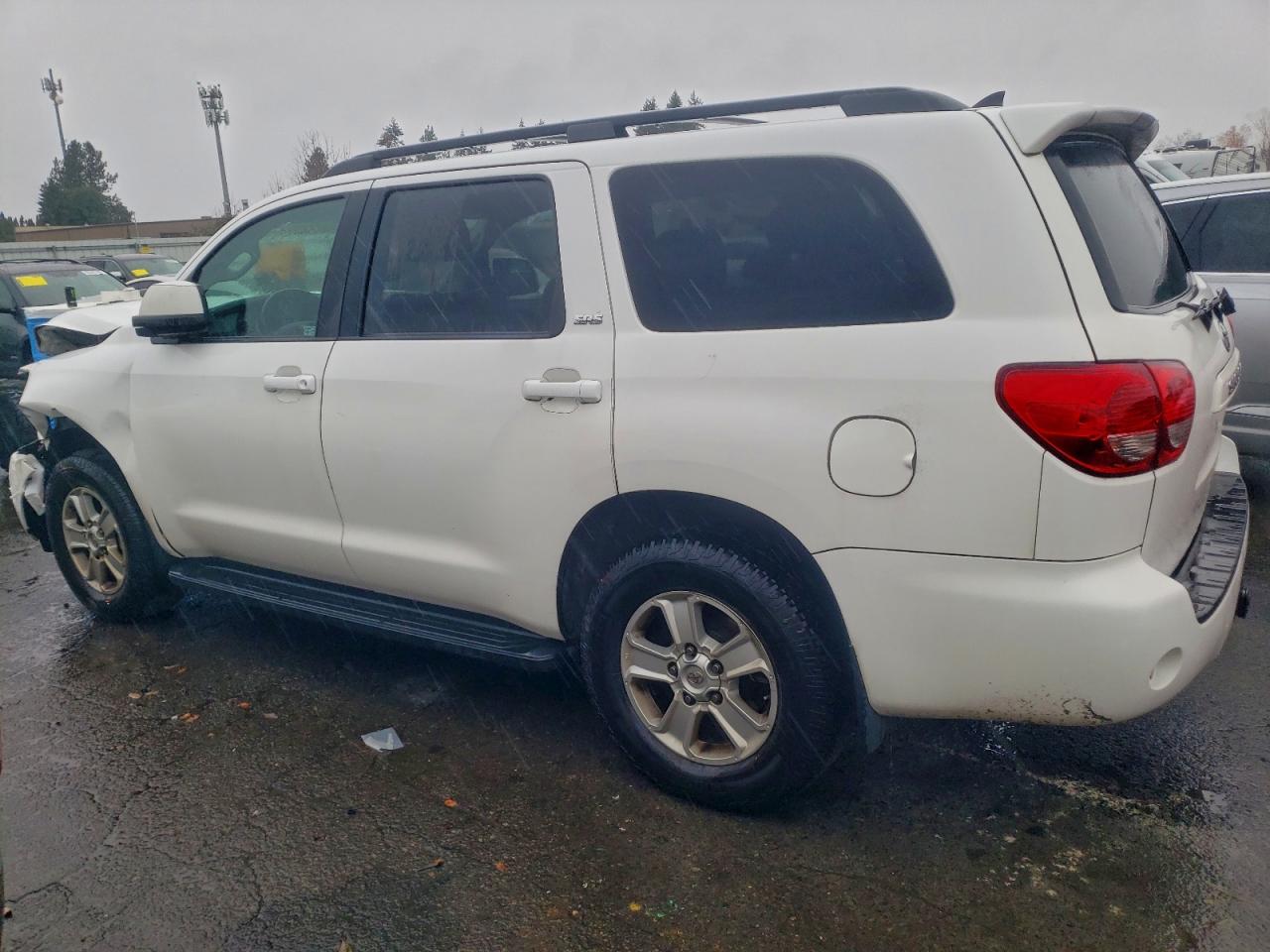 2011 TOYOTA SEQUOIA SR5 photo 3