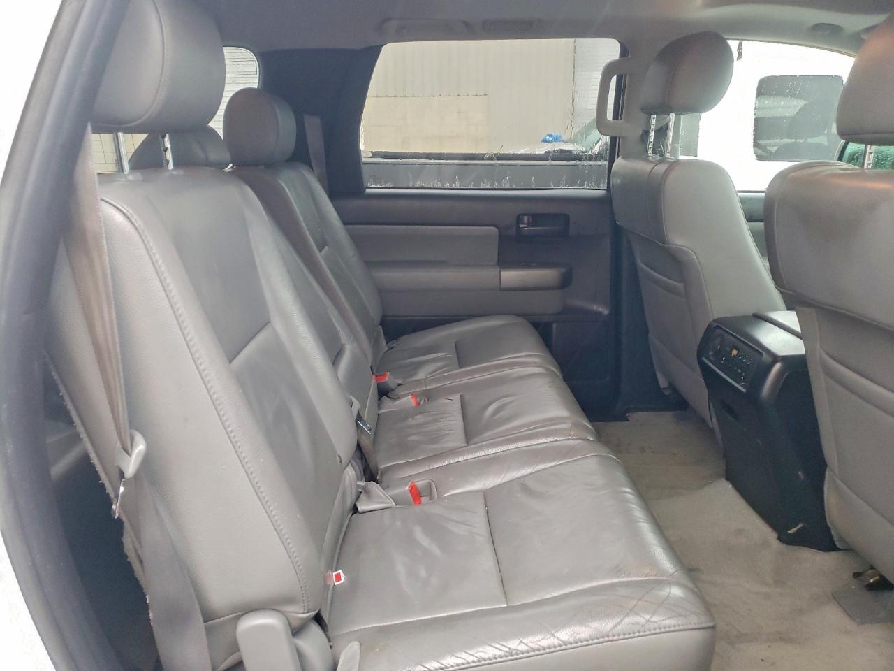 2011 TOYOTA SEQUOIA SR5 photo 19