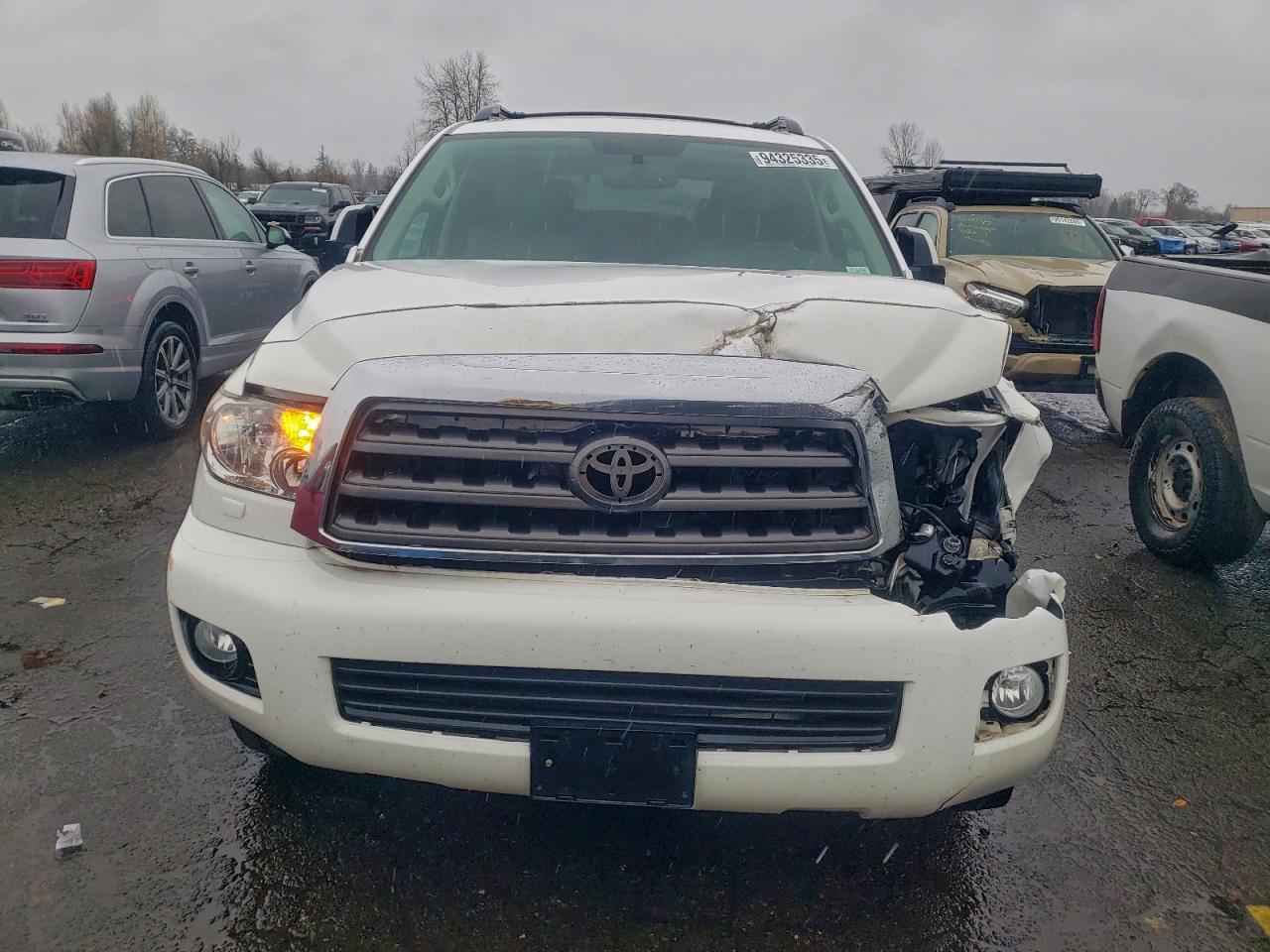 2011 TOYOTA SEQUOIA SR5 photo 9