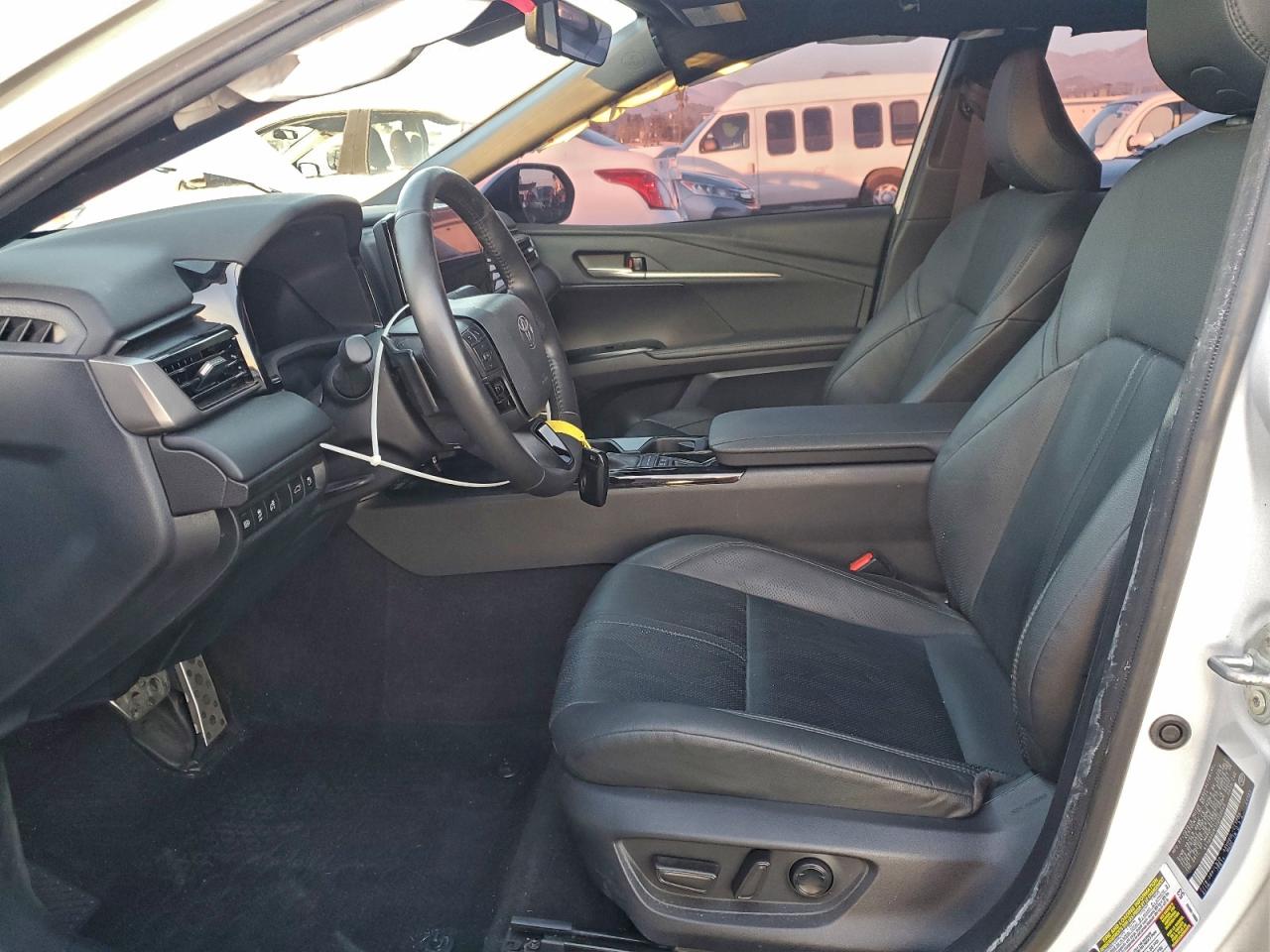 2025 TOYOTA CAMRY XSE photo 7