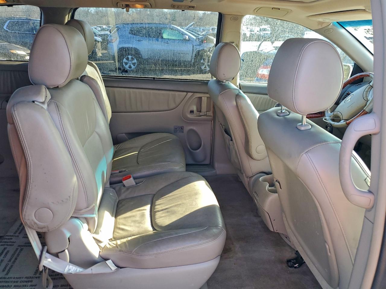 2008 TOYOTA SIENNA XLE photo 11