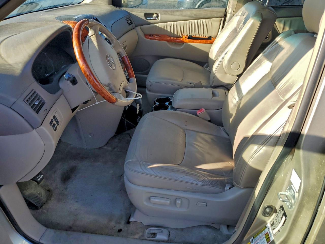 2008 TOYOTA SIENNA XLE photo 7