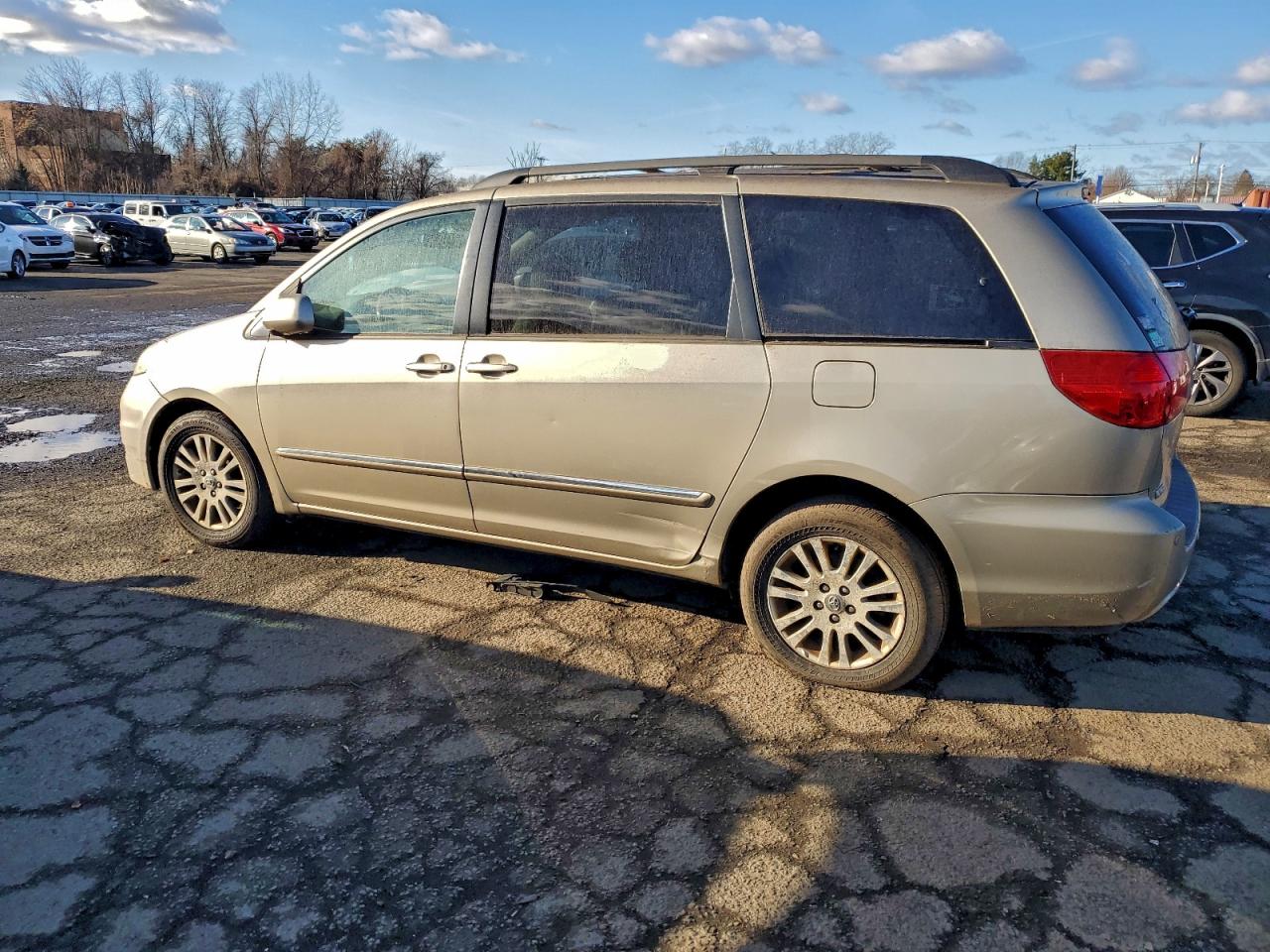 2008 TOYOTA SIENNA XLE photo 2