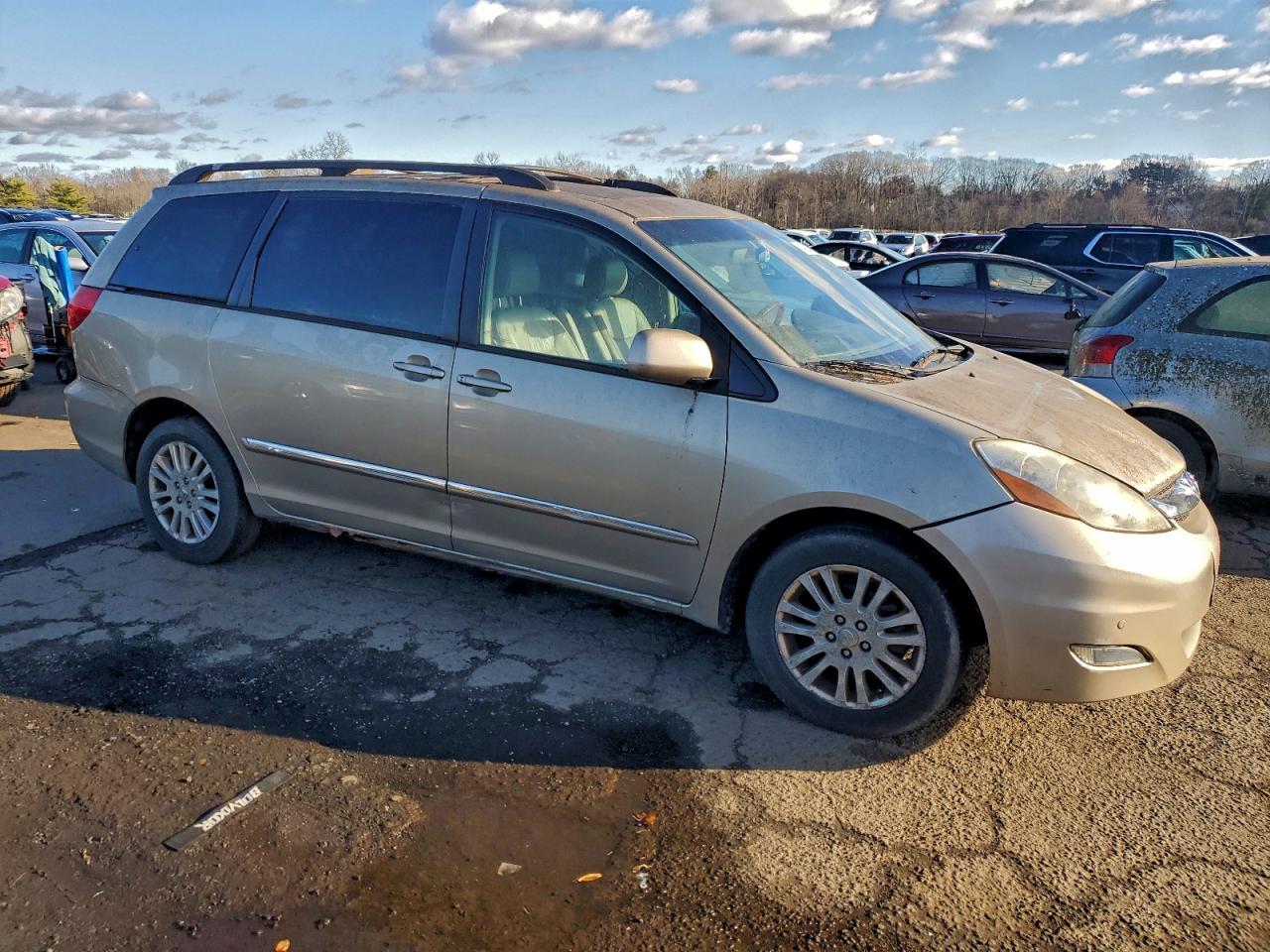 2008 TOYOTA SIENNA XLE photo 4