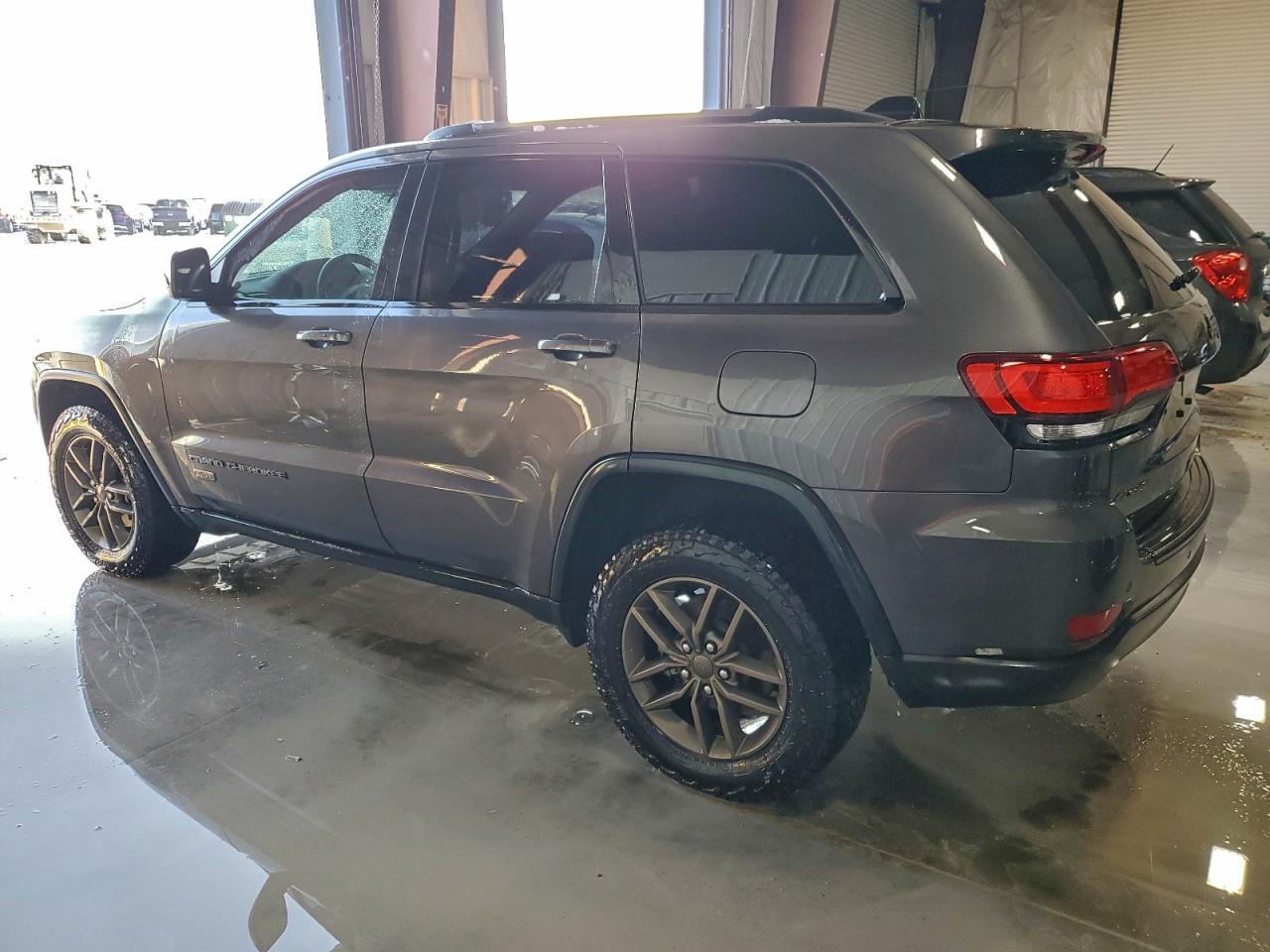 2016 JEEP GRAND CHEROKEE LAREDO photo 2