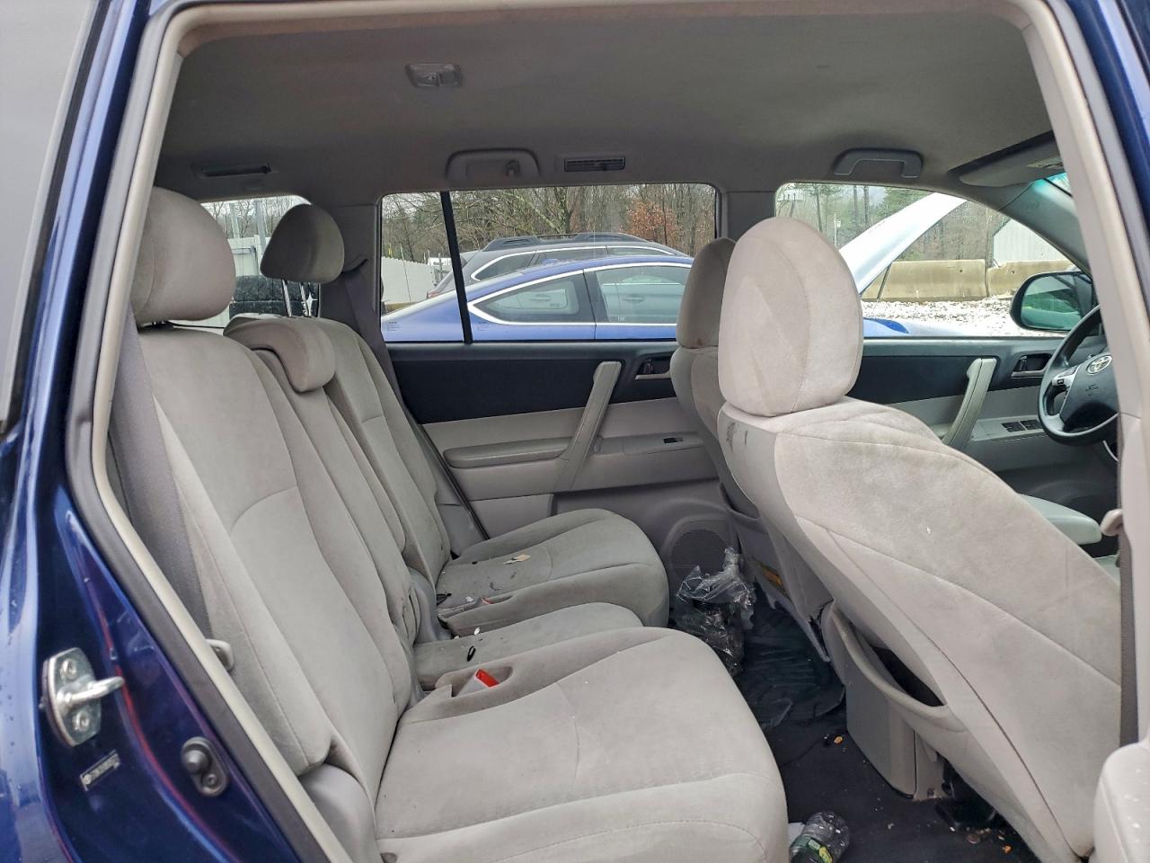 2011 TOYOTA HIGHLANDER BASE photo 11