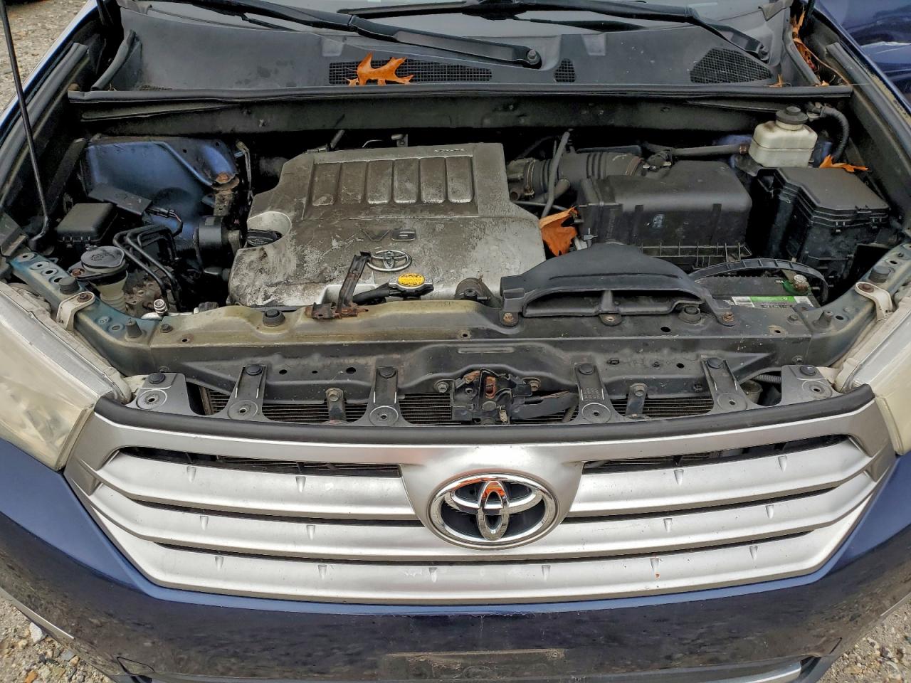 2011 TOYOTA HIGHLANDER BASE photo 12