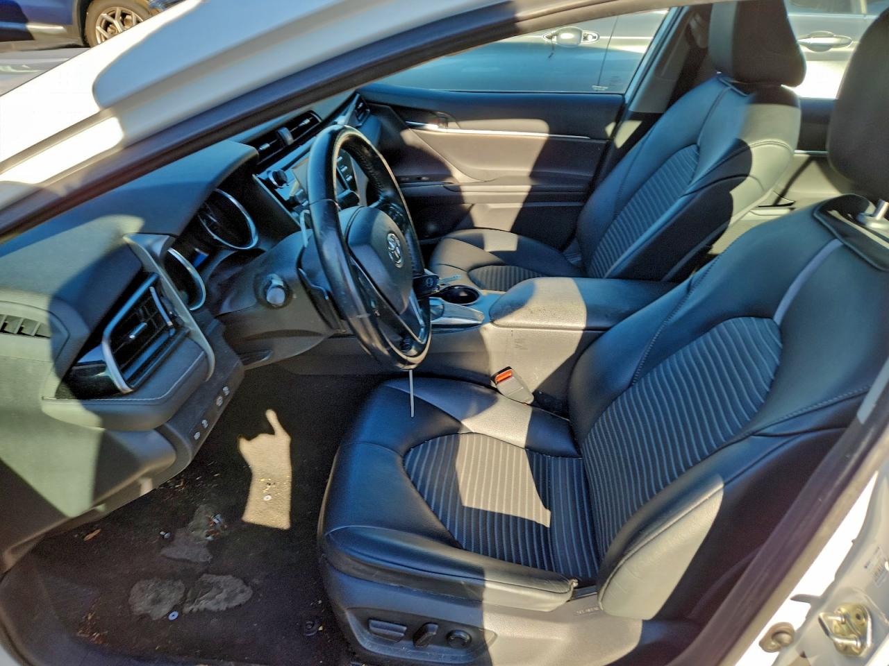 2020 TOYOTA CAMRY SE photo 19