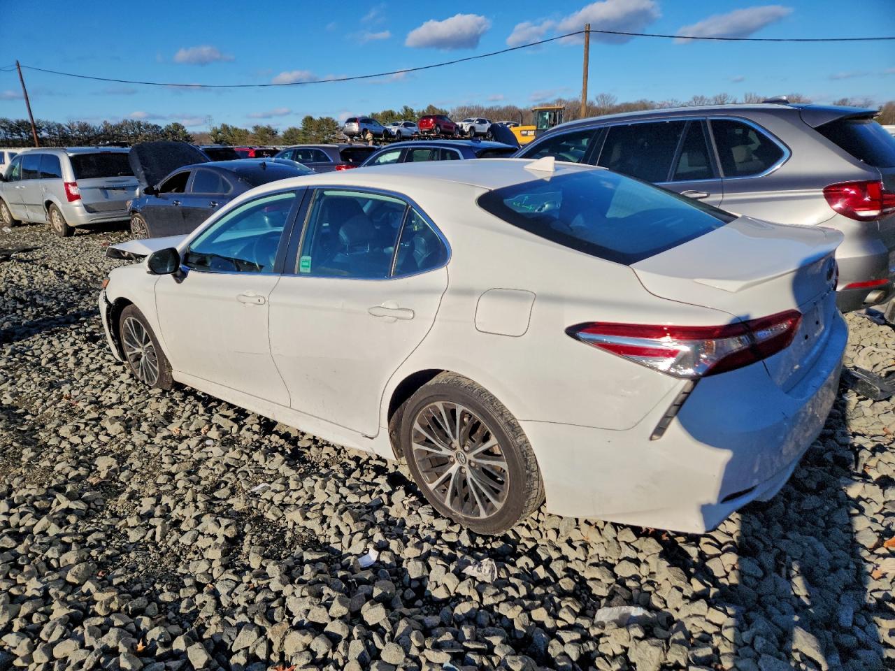 2020 TOYOTA CAMRY SE photo 4