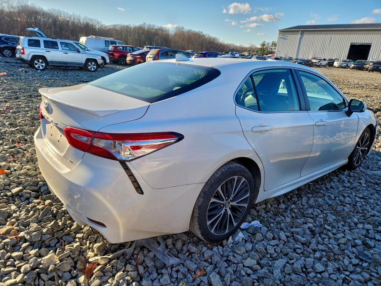 2020 TOYOTA CAMRY SE photo 7