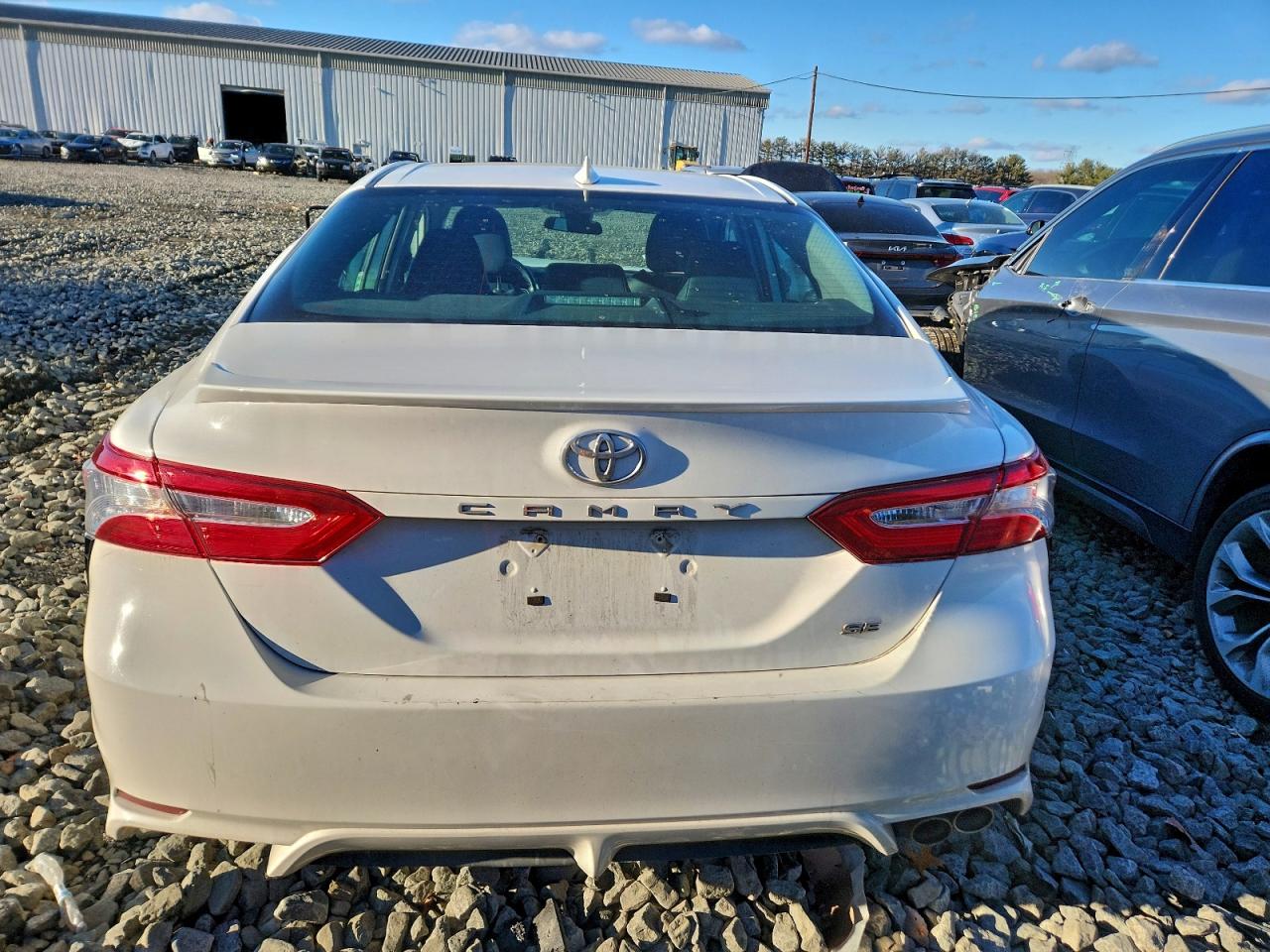 2020 TOYOTA CAMRY SE photo 16