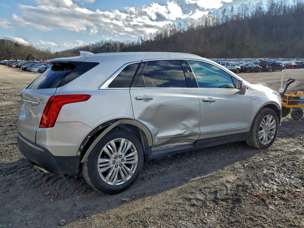2018 CADILLAC XT5 PREMIUM LUXURY photo 3