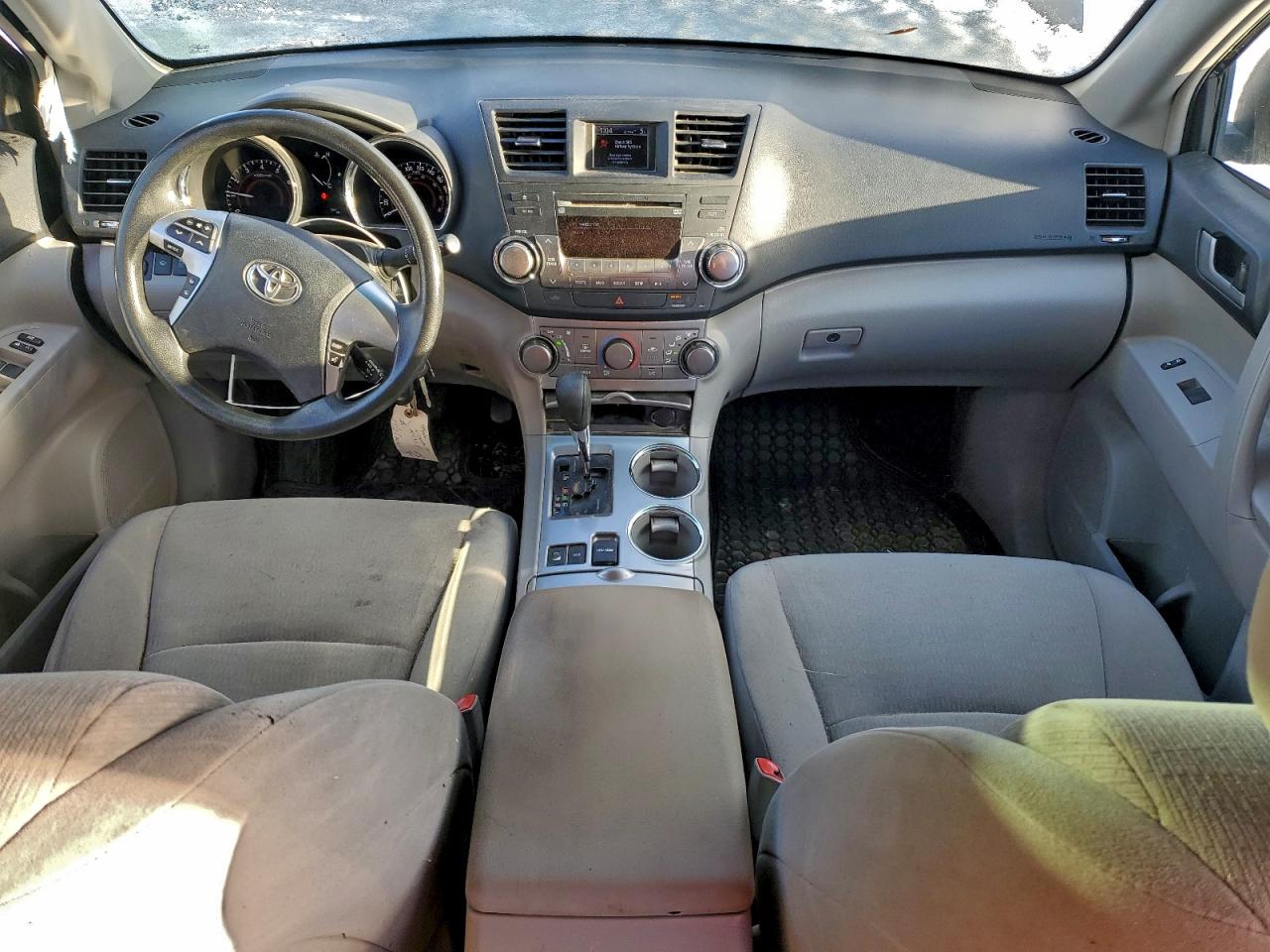 2013 TOYOTA HIGHLANDER photo 8