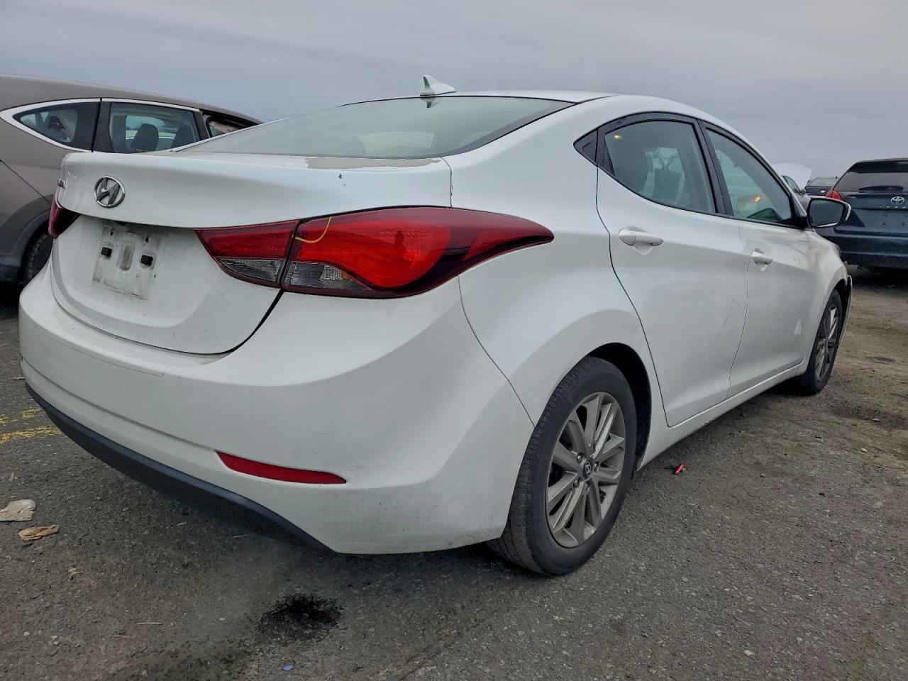 2016 HYUNDAI ELANTRA SE photo 7