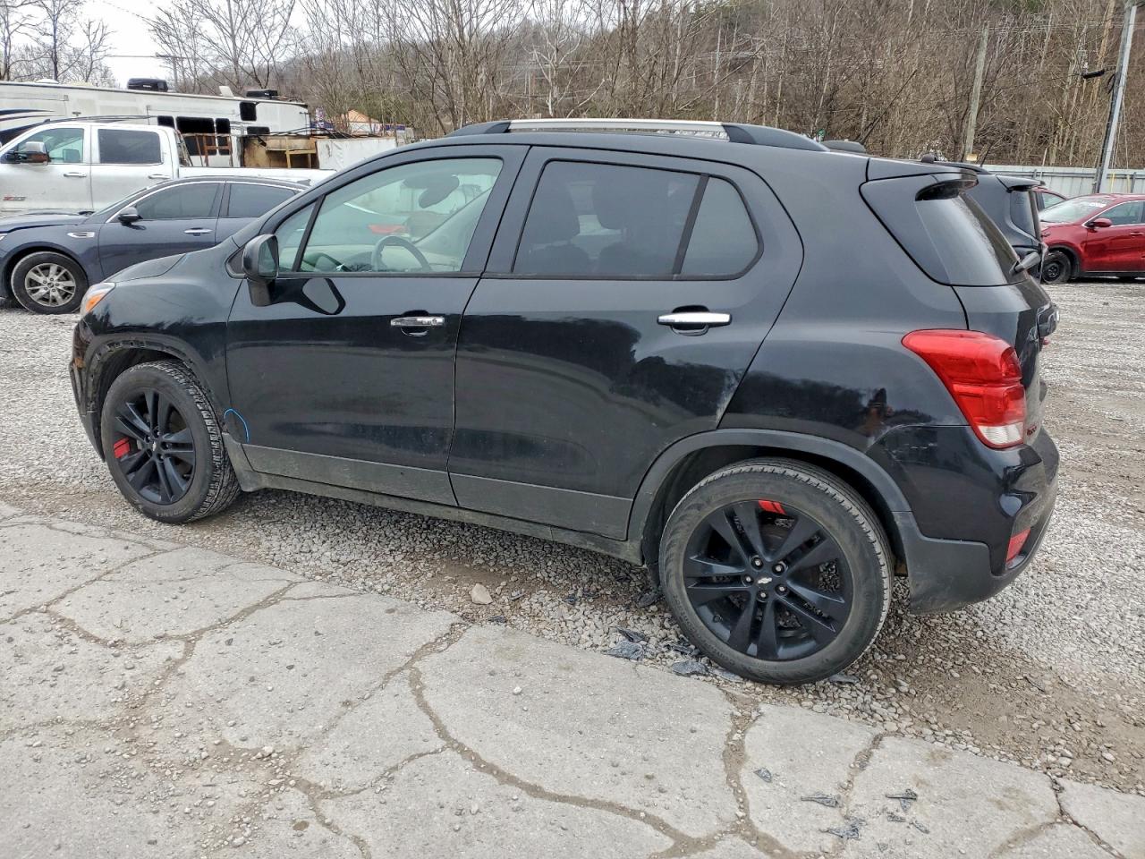 2019 CHEVROLET TRAX 1LT photo 2