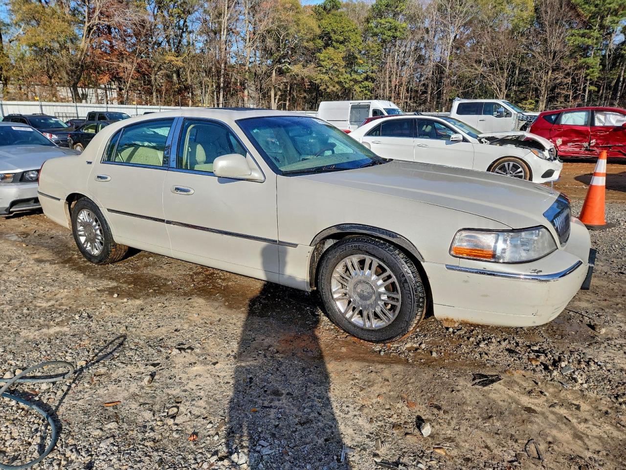 2006 LINCOLN TOWN CAR SIGNATURE LIMITED photo 4