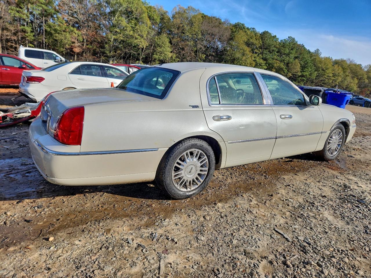 2006 LINCOLN TOWN CAR SIGNATURE LIMITED photo 3