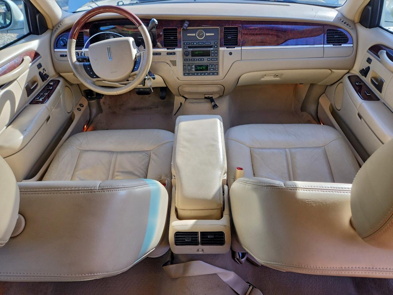 2006 LINCOLN TOWN CAR SIGNATURE LIMITED photo 8