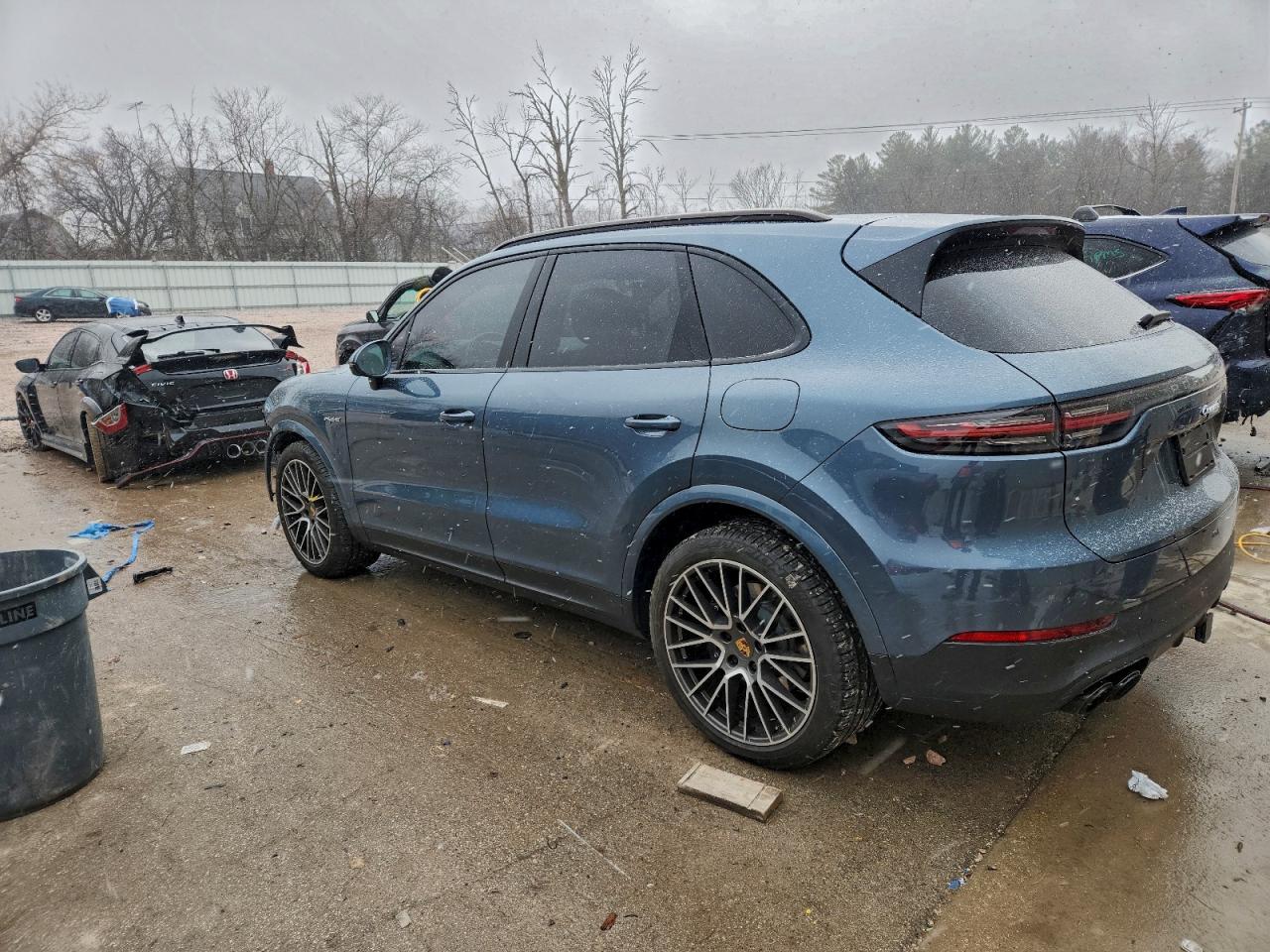 2020 PORSCHE CAYENNE E-HYBRID photo 2