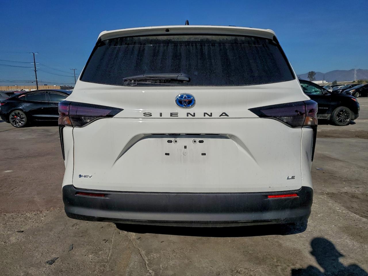2025 TOYOTA SIENNA LE 8-PASSENGER photo 11