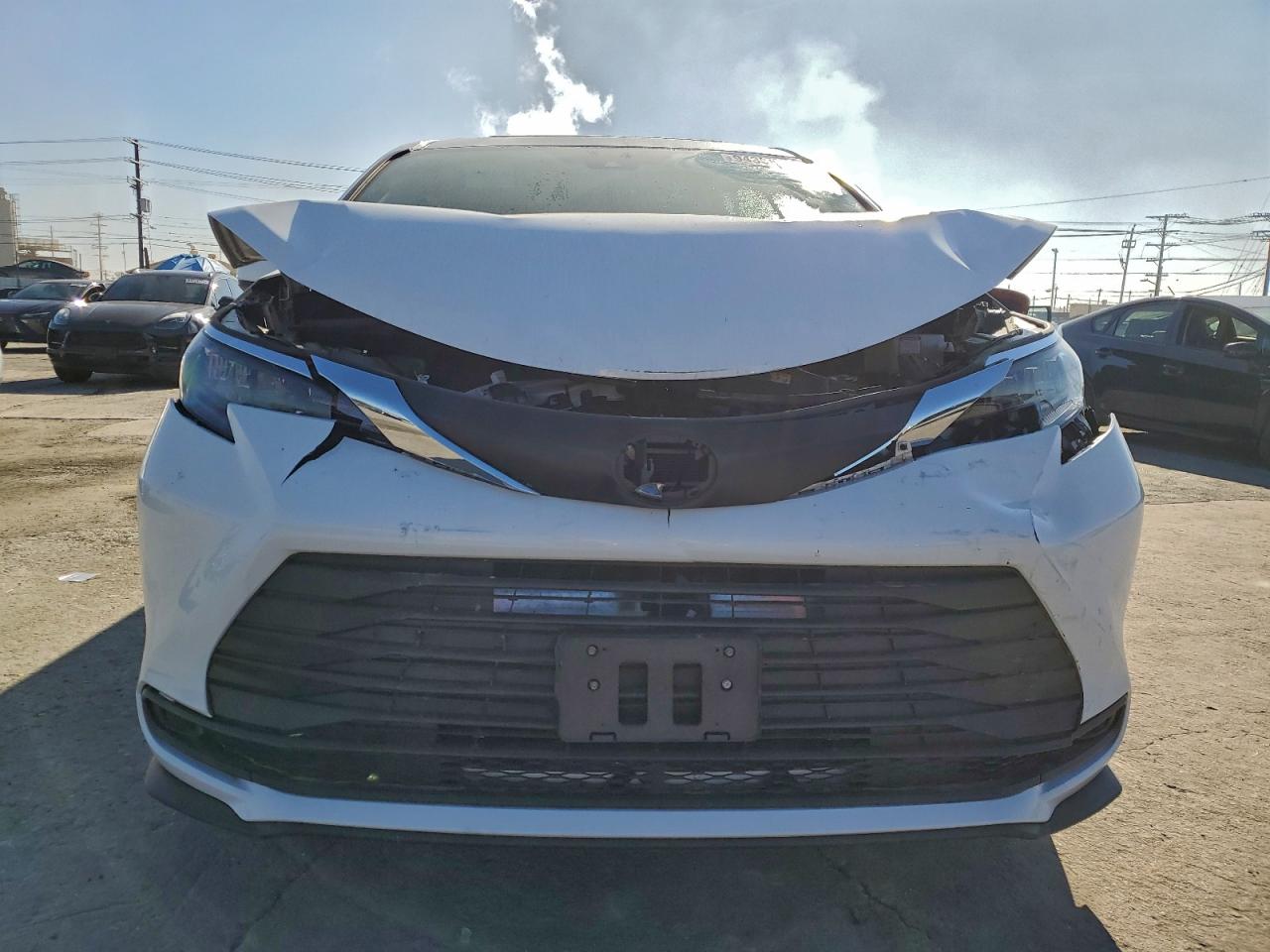 2025 TOYOTA SIENNA LE 8-PASSENGER photo 9