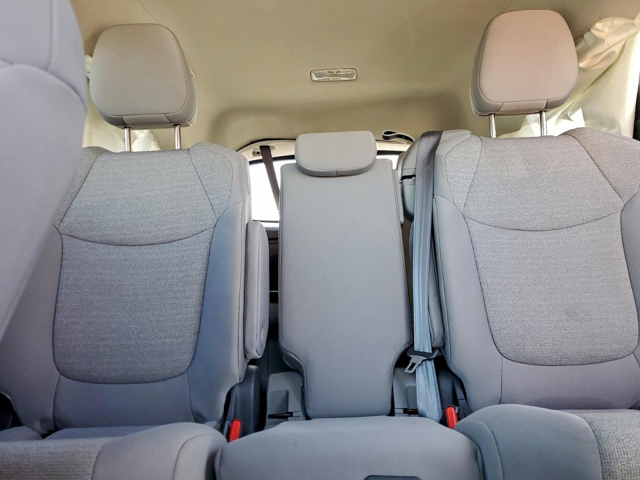 2025 TOYOTA SIENNA LE 8-PASSENGER photo 19