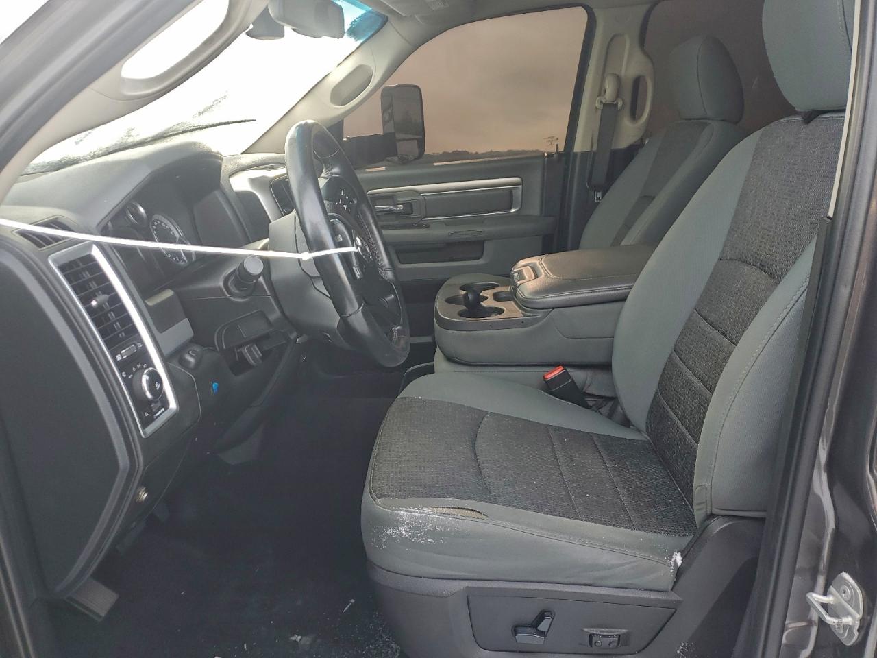 2015 RAM 1500 SLT photo 7