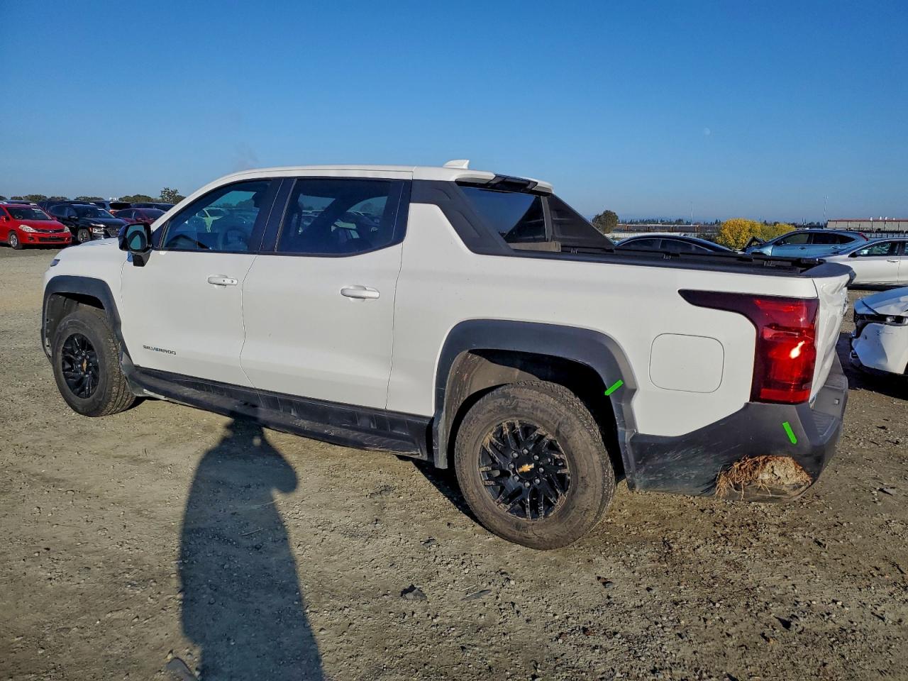2024 CHEVROLET SILVERADO photo 2