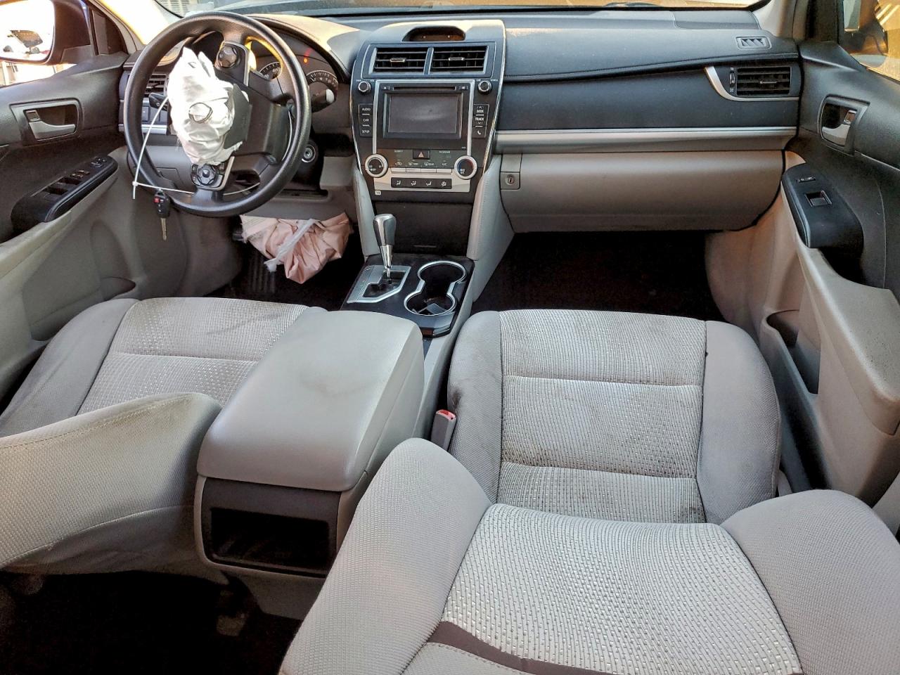 2014 TOYOTA CAMRY L photo 15