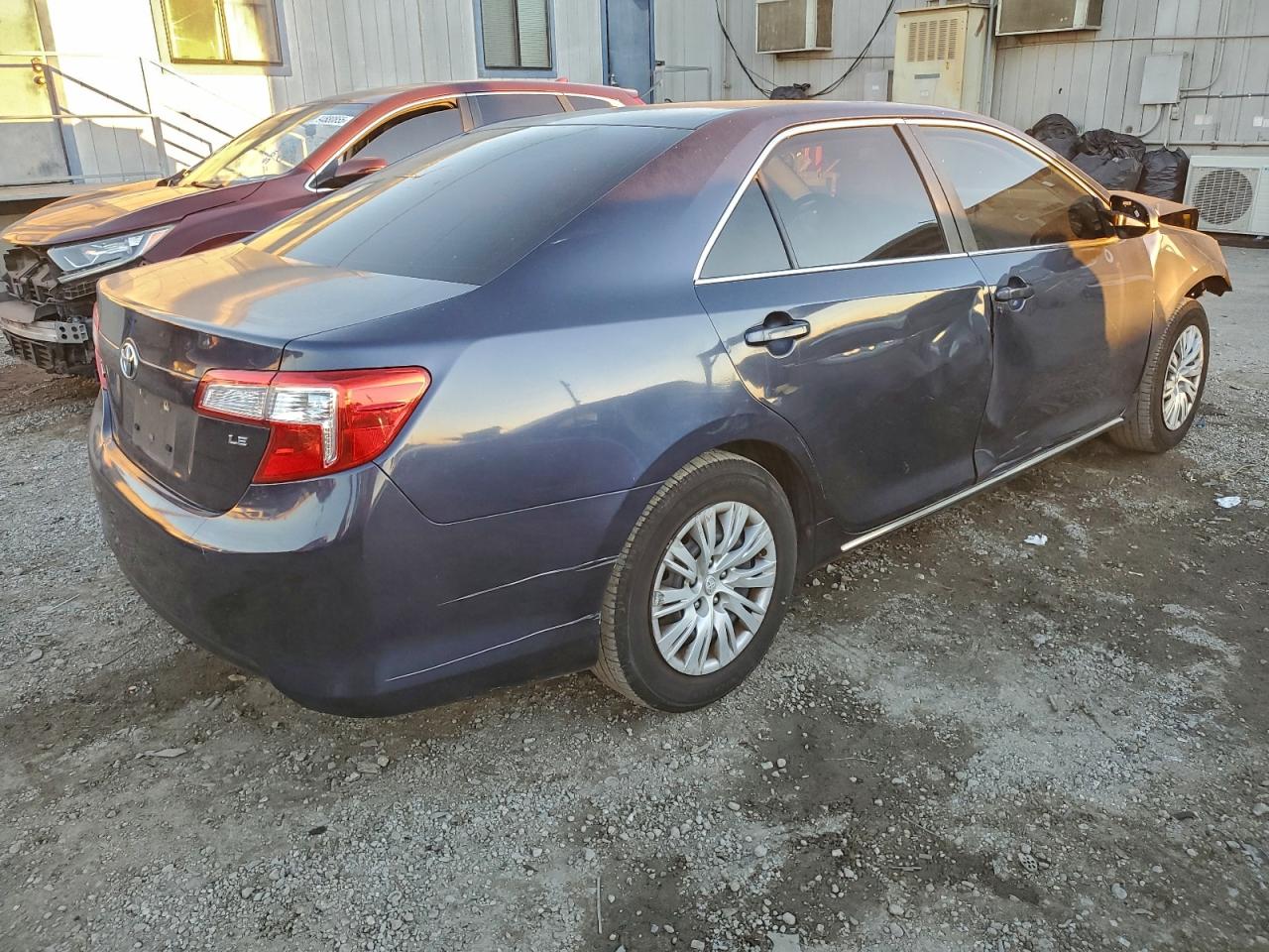 2014 TOYOTA CAMRY L photo 5