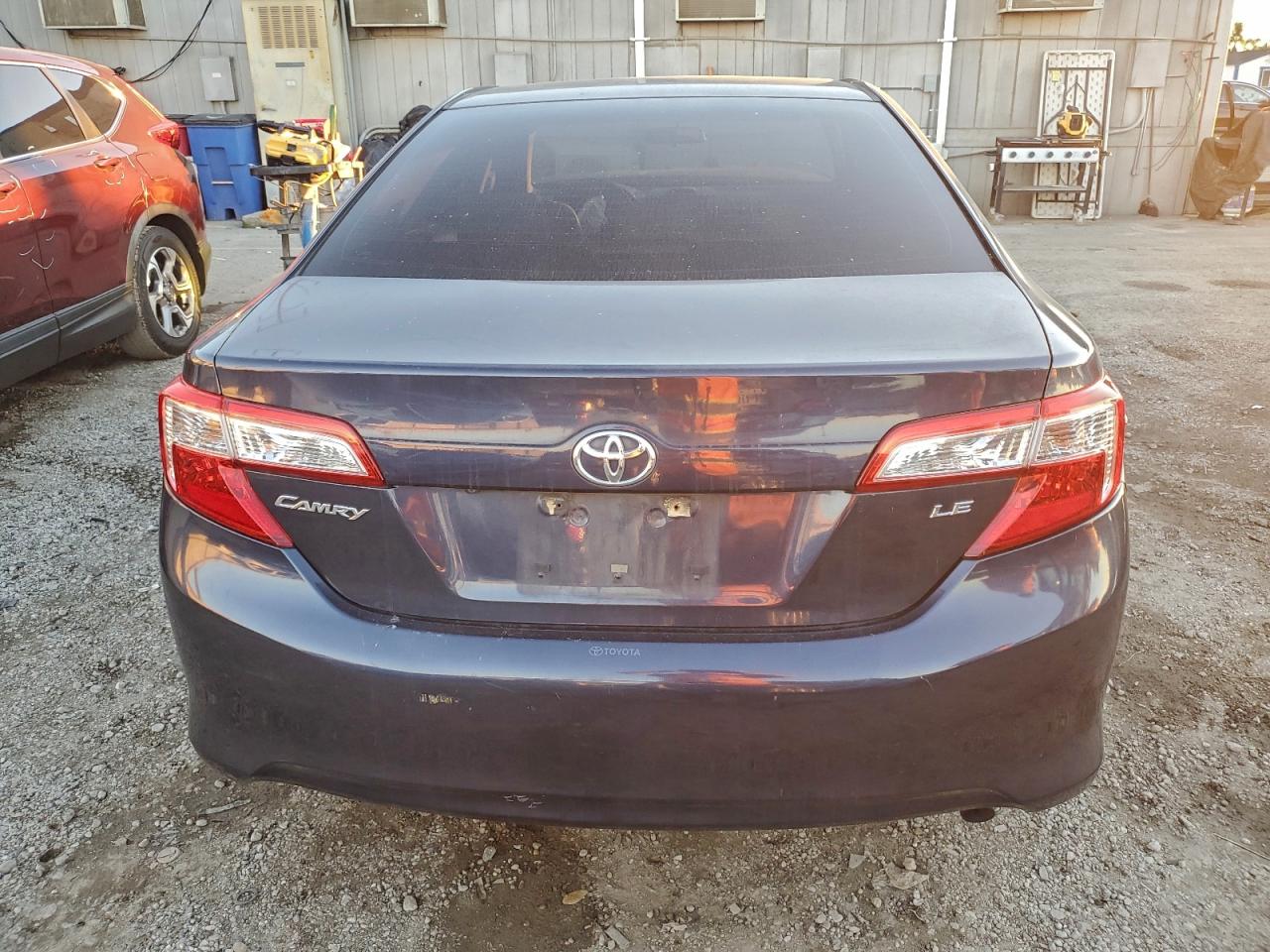 2014 TOYOTA CAMRY L photo 11