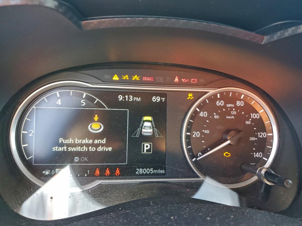2024 NISSAN VERSA SV photo 9