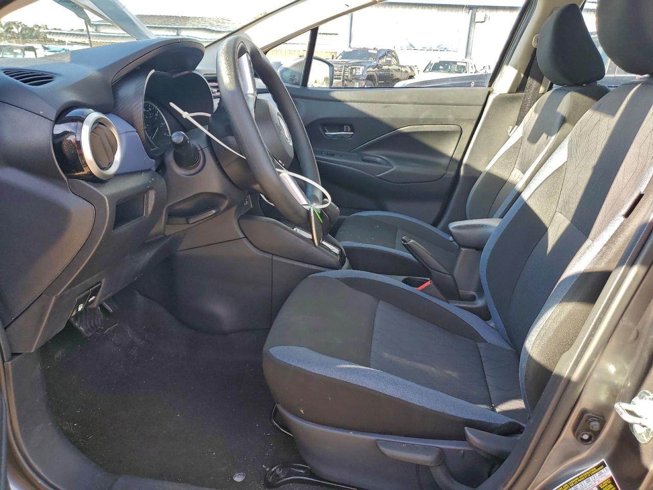 2024 NISSAN VERSA SV photo 7