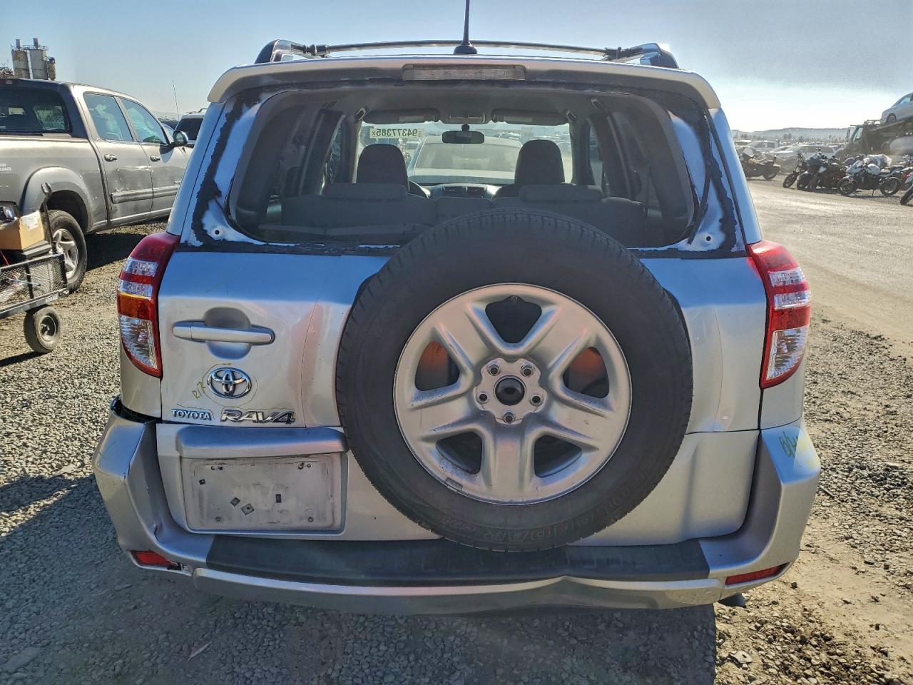2010 TOYOTA RAV4 photo 11