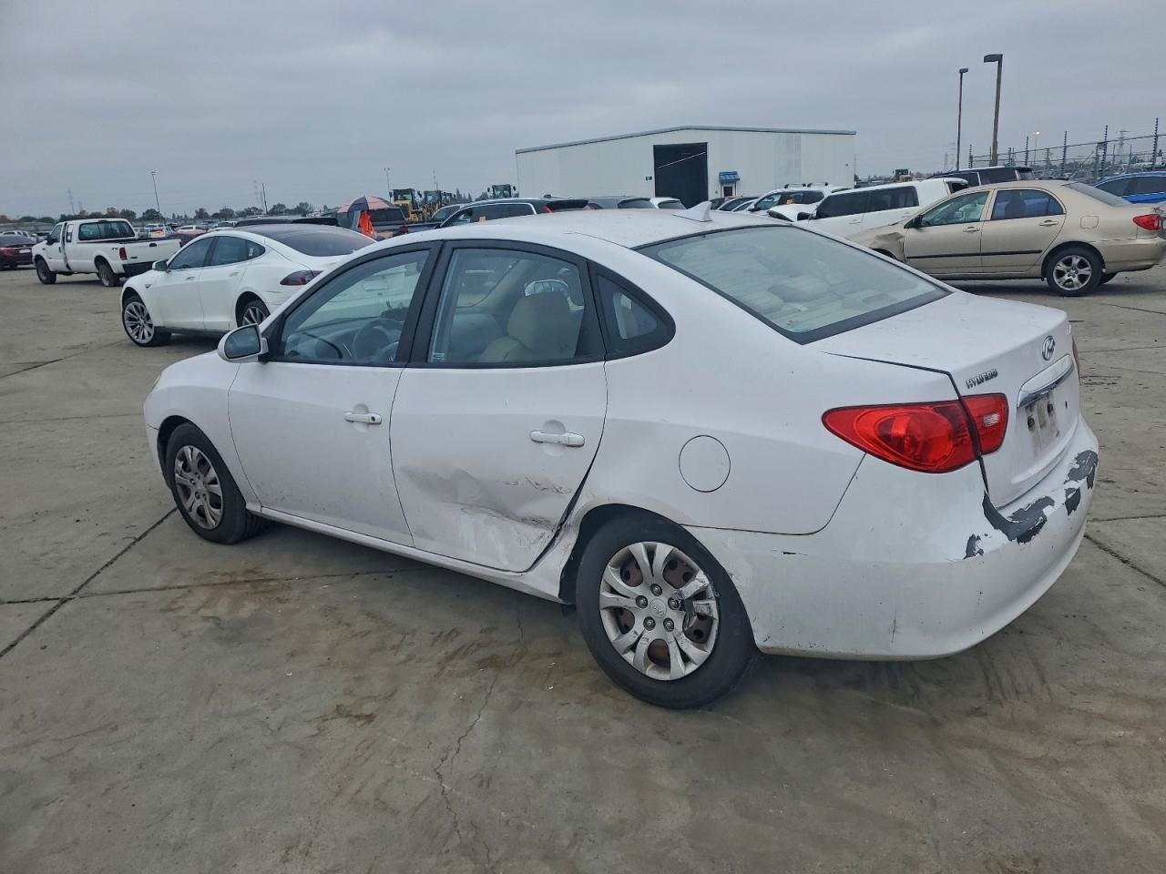 2010 HYUNDAI ELANTRA photo 3