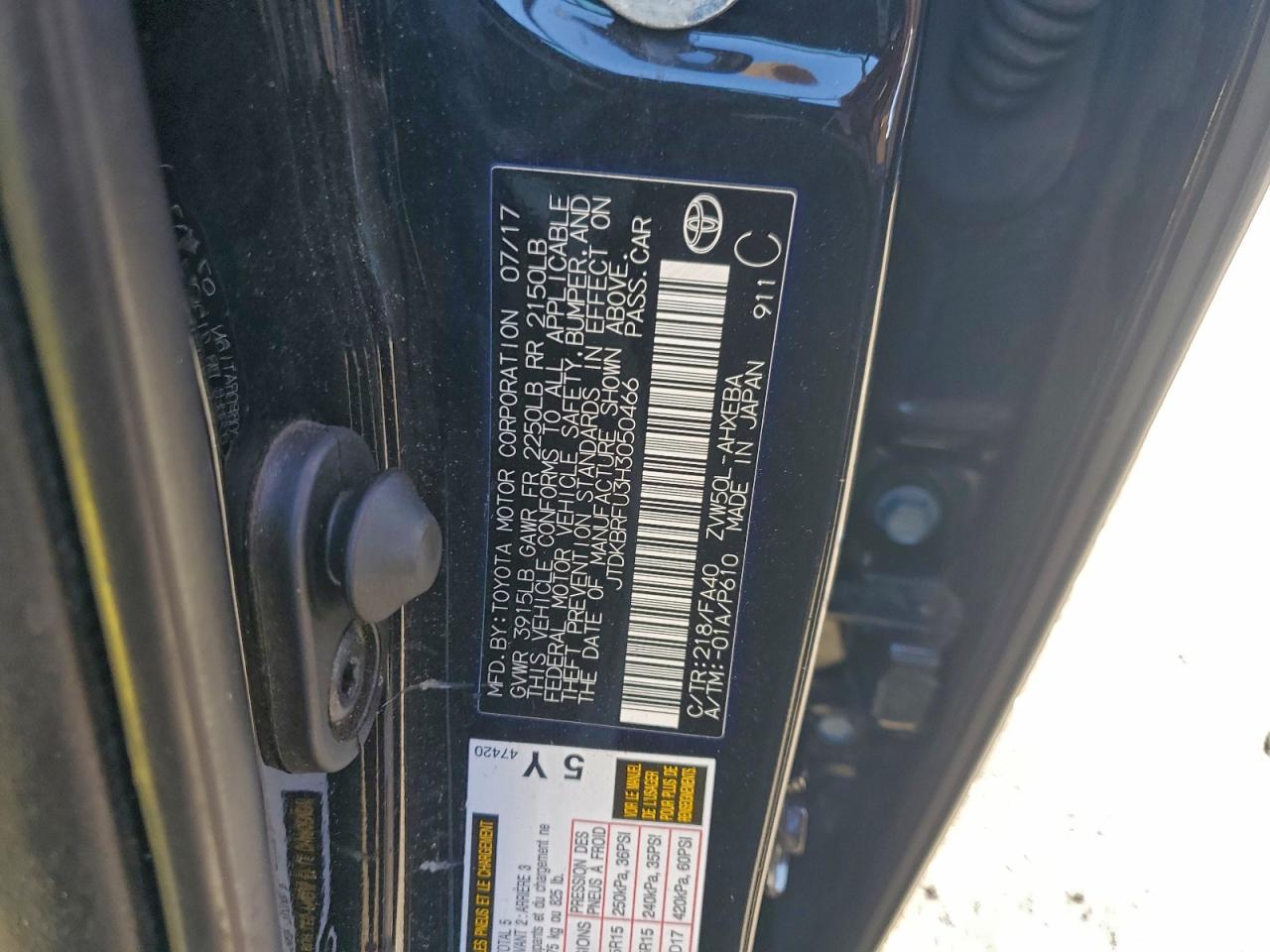 2017 TOYOTA PRIUS TWO photo 23