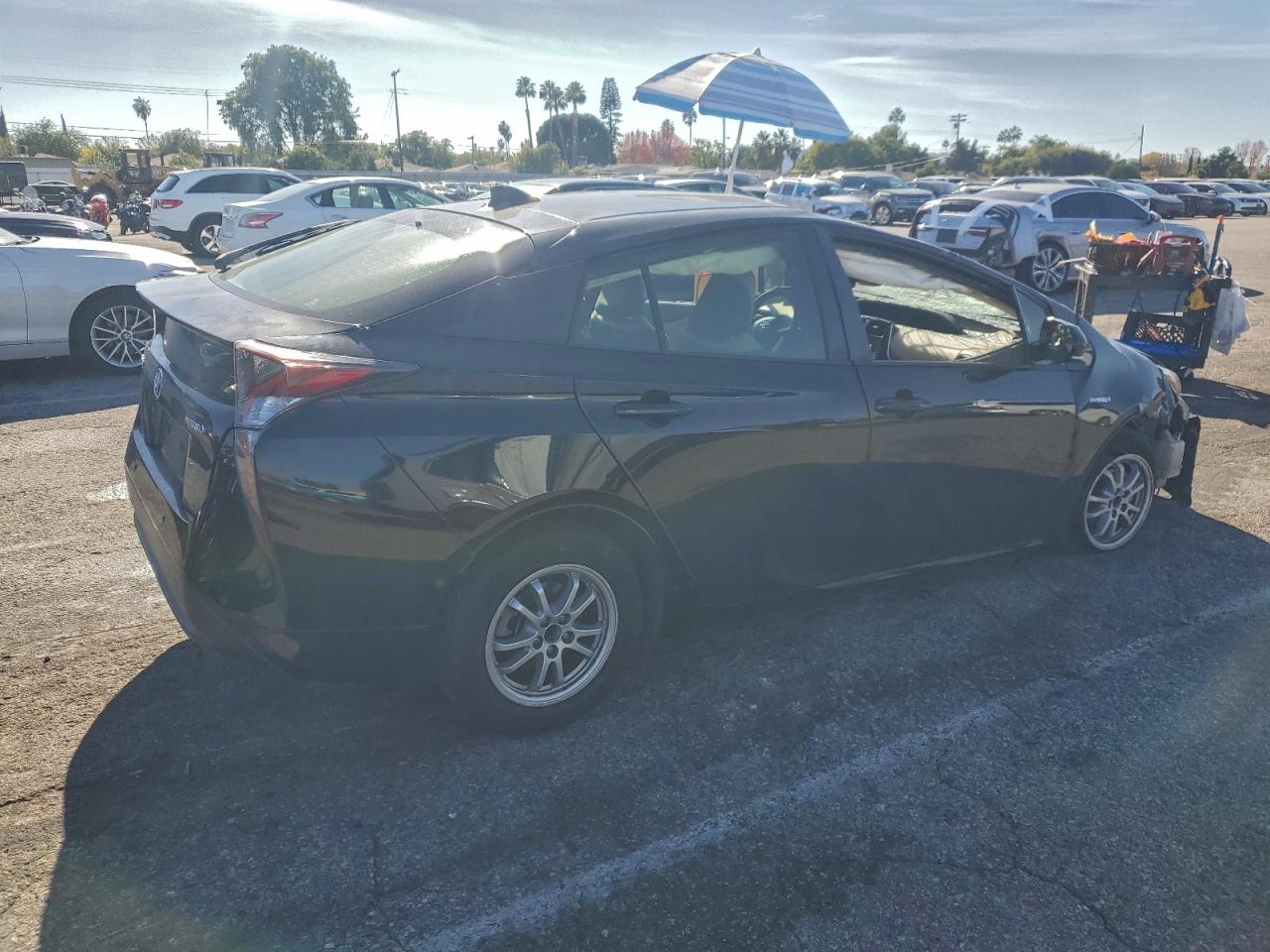 2017 TOYOTA PRIUS TWO photo 5