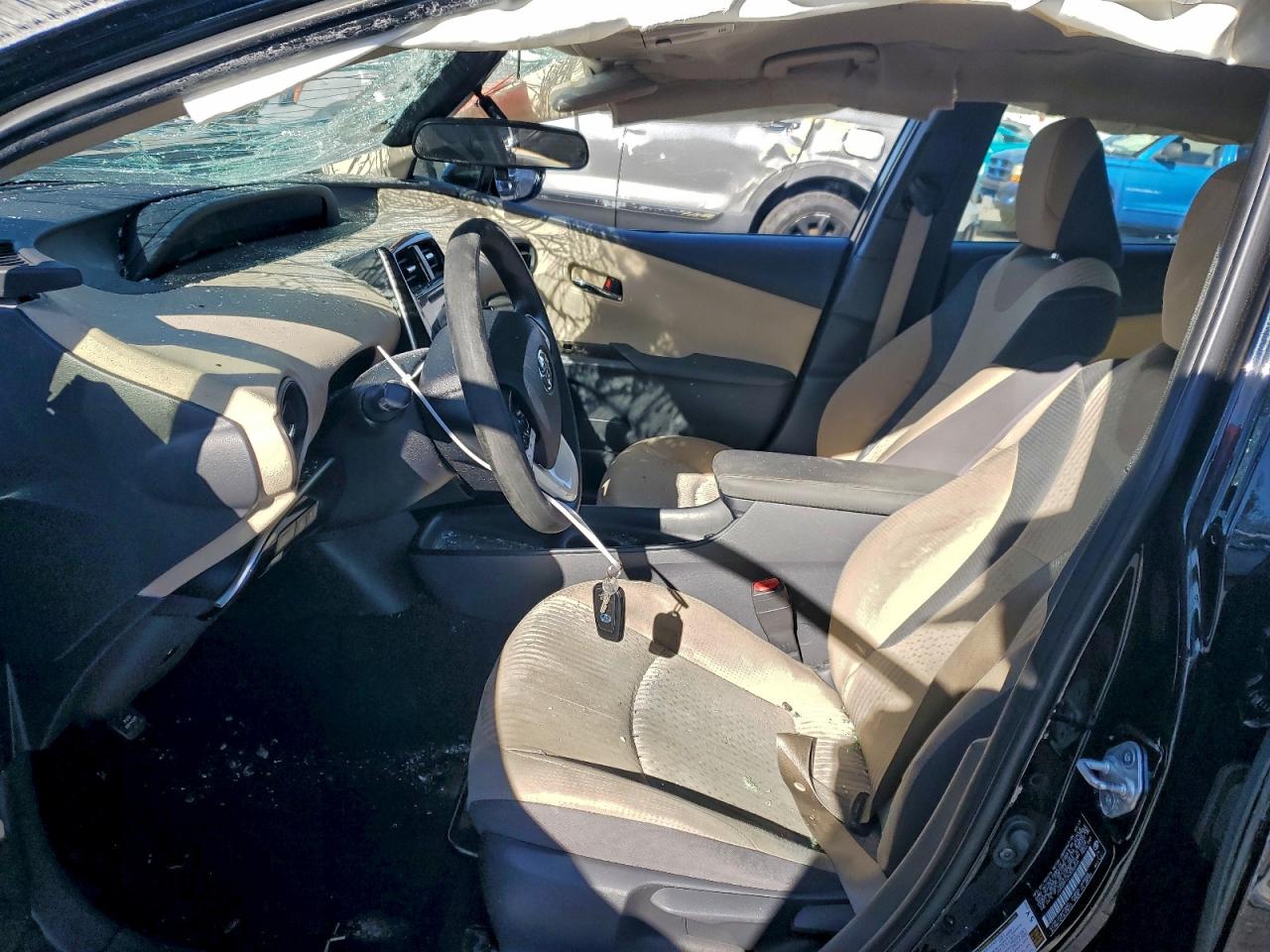 2017 TOYOTA PRIUS TWO photo 13