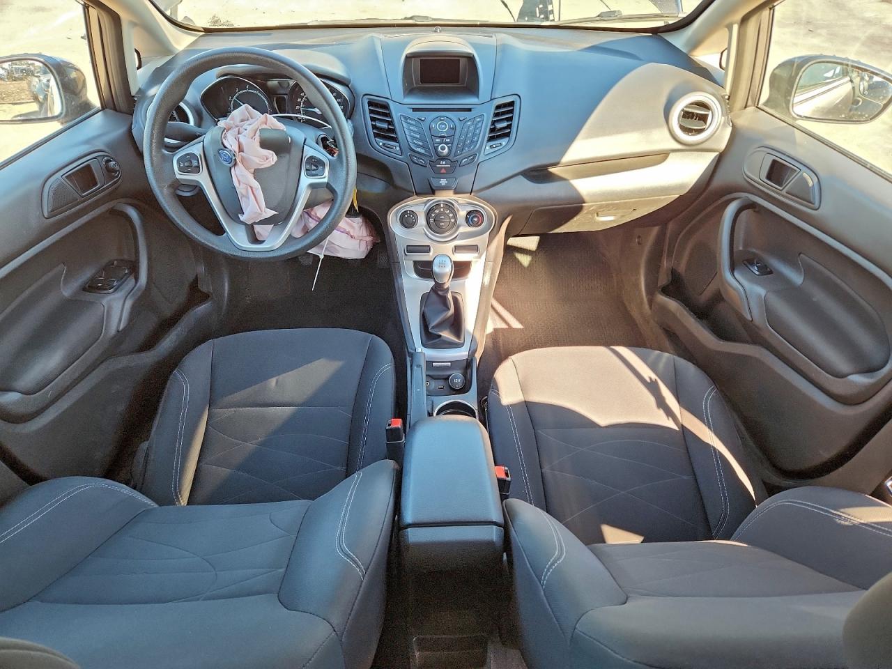2019 FORD FIESTA SE photo 8