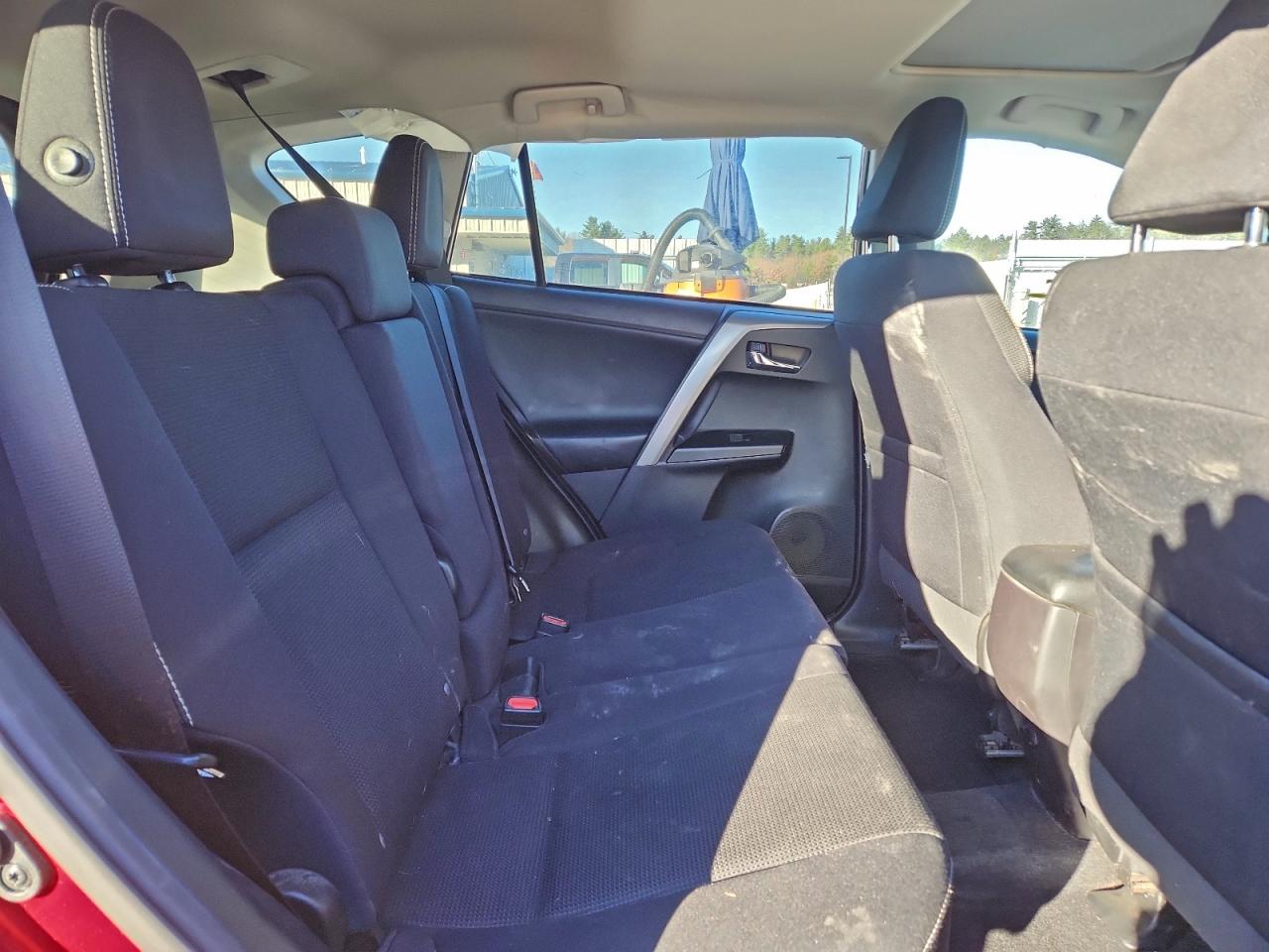 2018 TOYOTA RAV4 photo 31