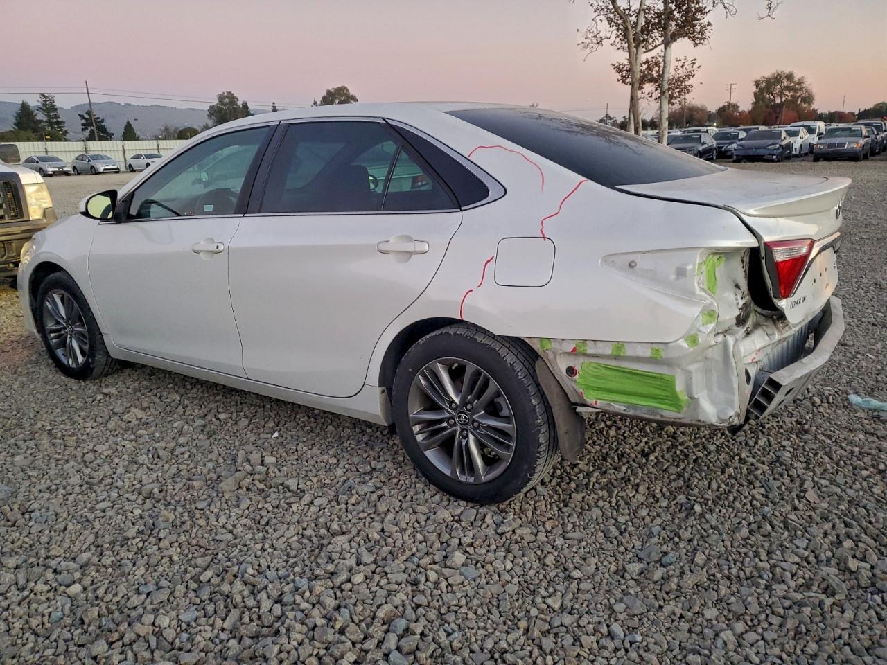 2017 TOYOTA CAMRY LE photo 2