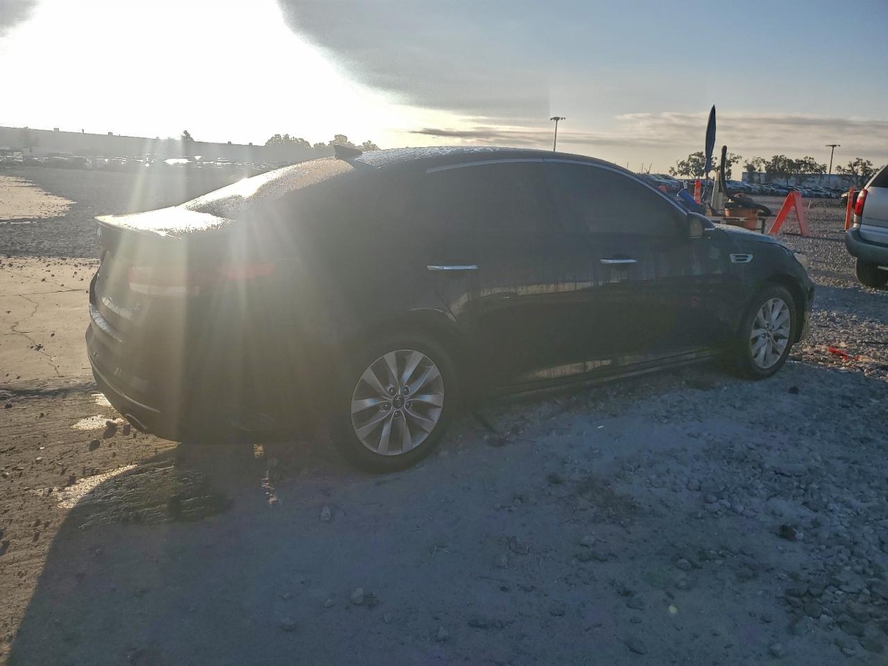 2018 KIA OPTIMA LX photo 5